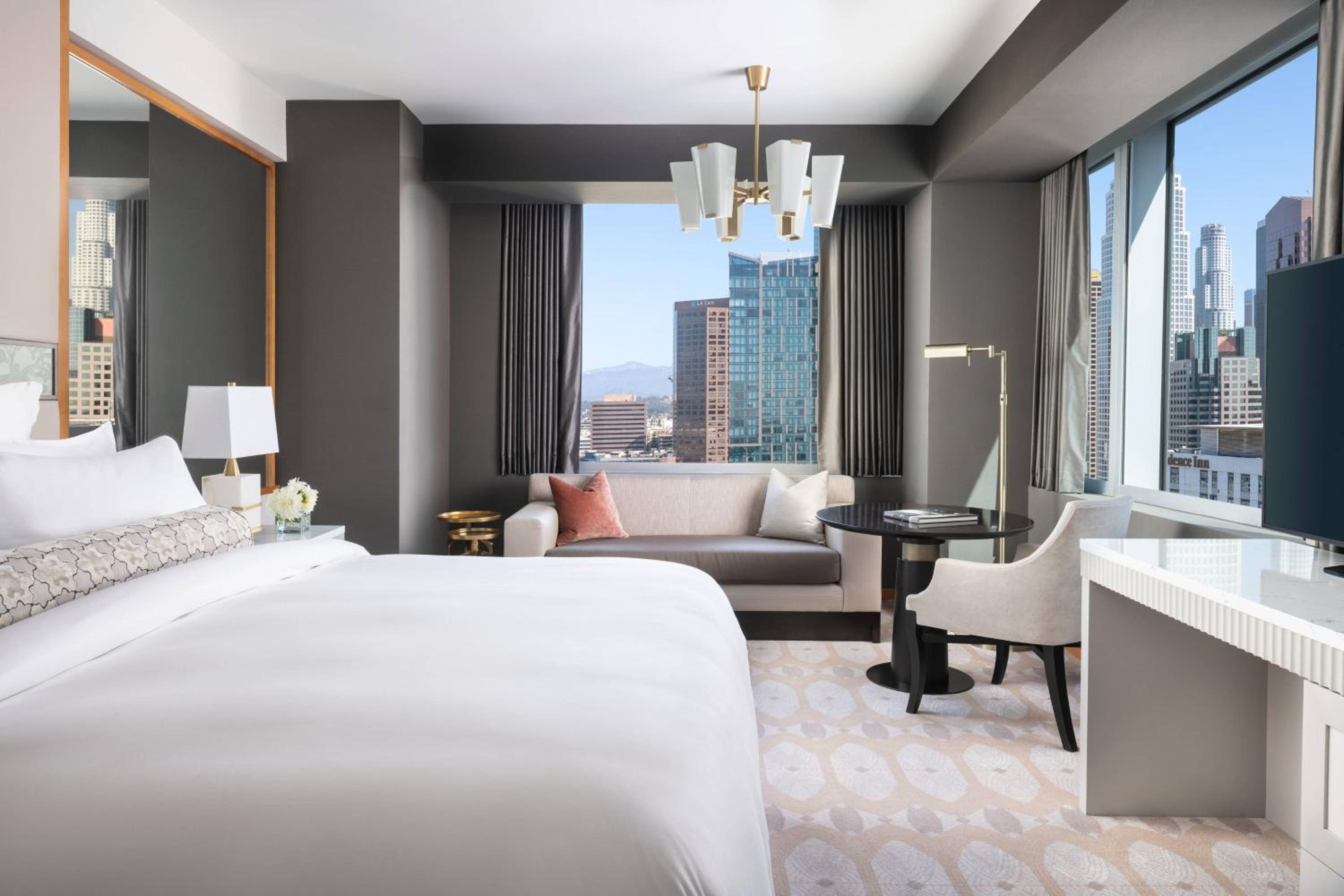 Larger Guest Room, 1 King, City View, Corner Room