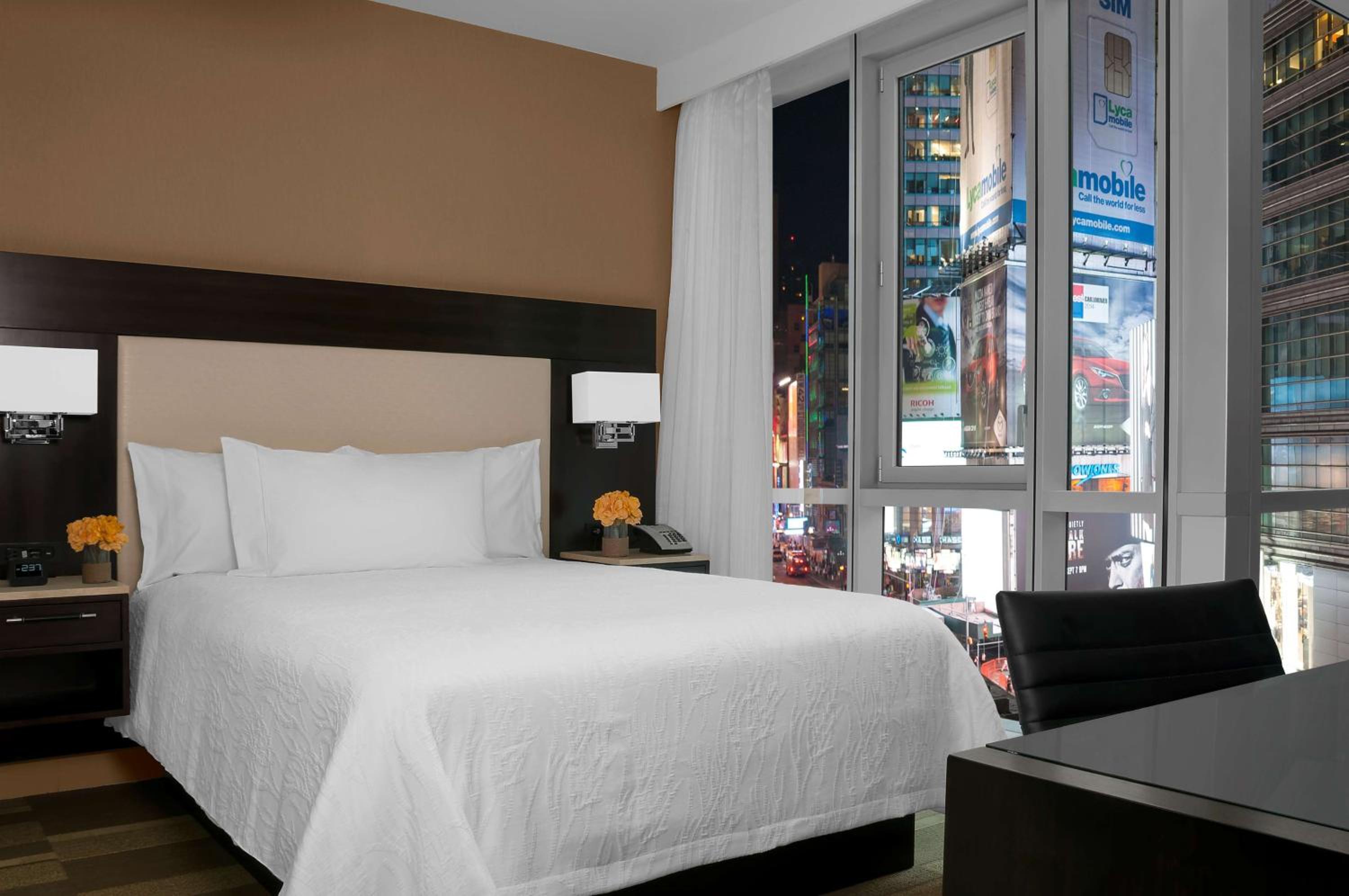 King Corner Room with Times Square View