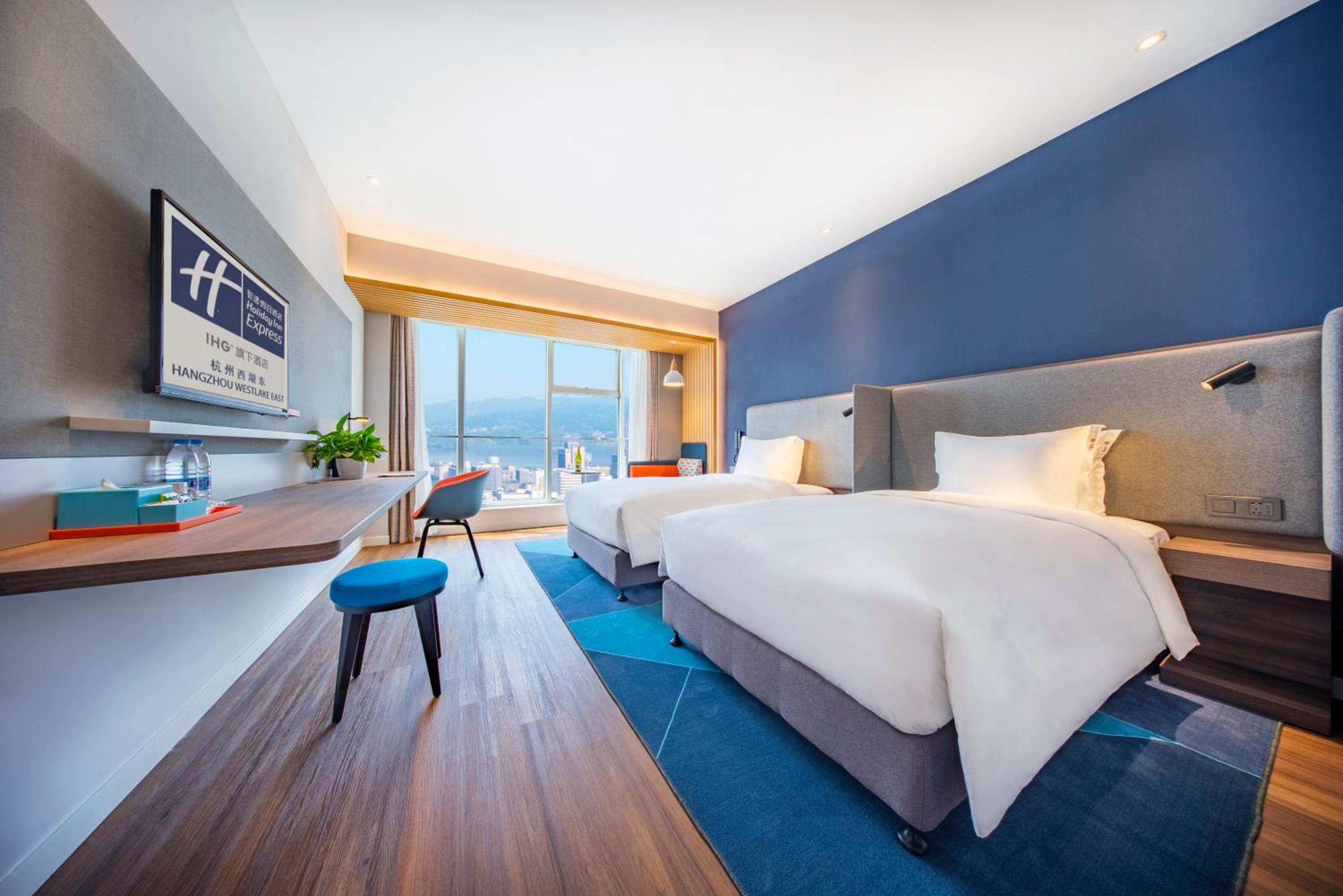 Standard Twin Room with Lake View
