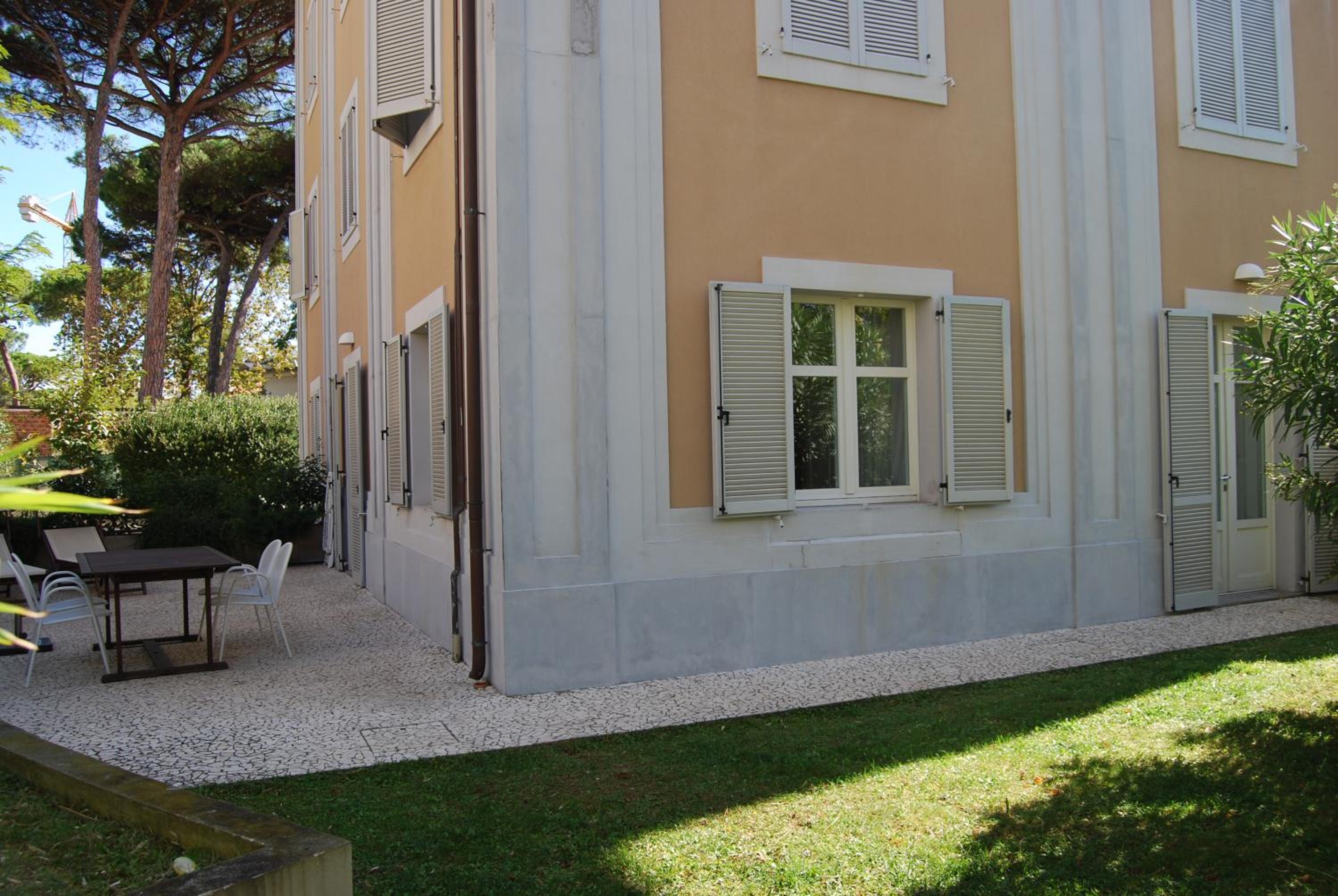 Two-Bedroom Apartment with Garden