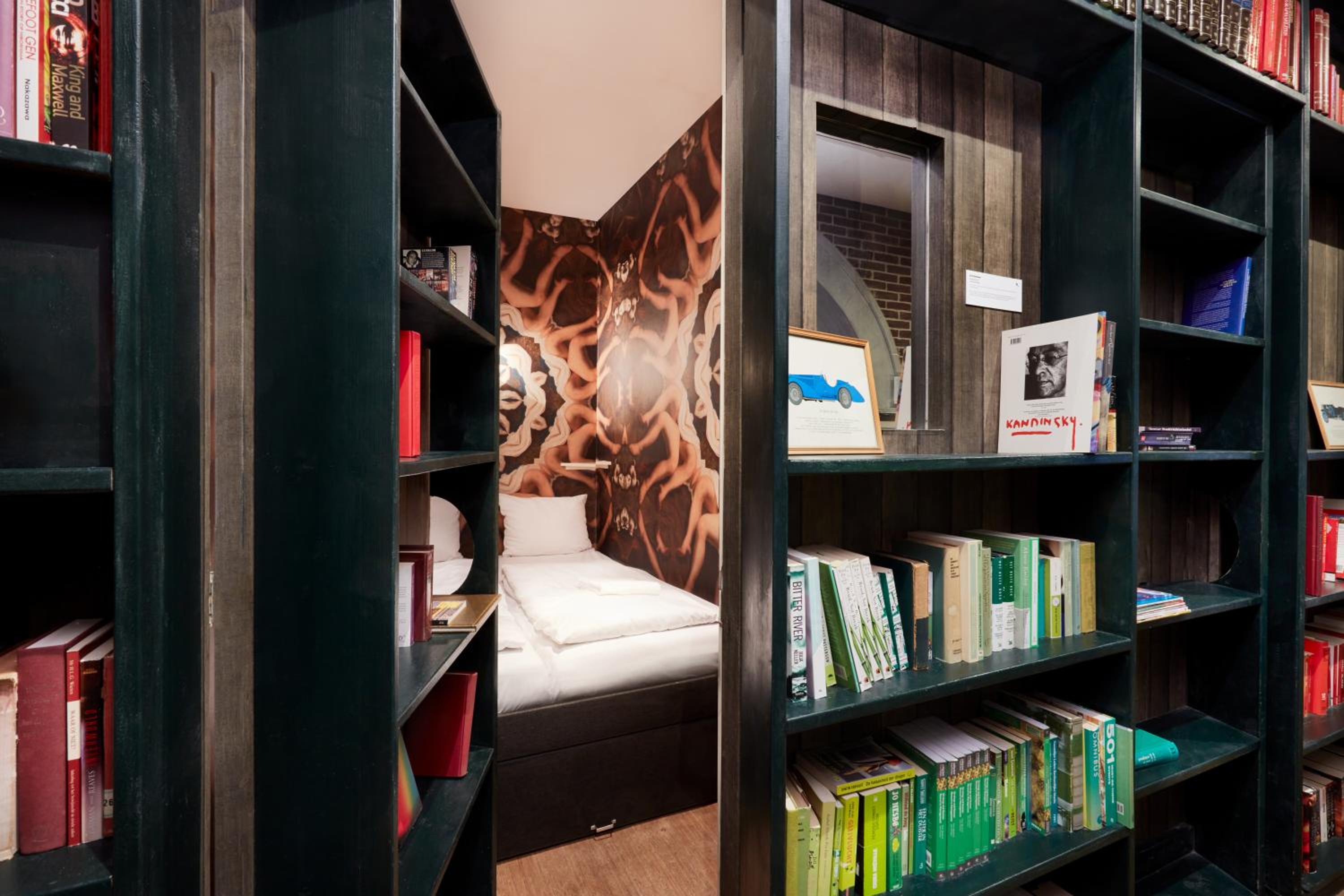 Secret Bookcase S (shared bathroom)