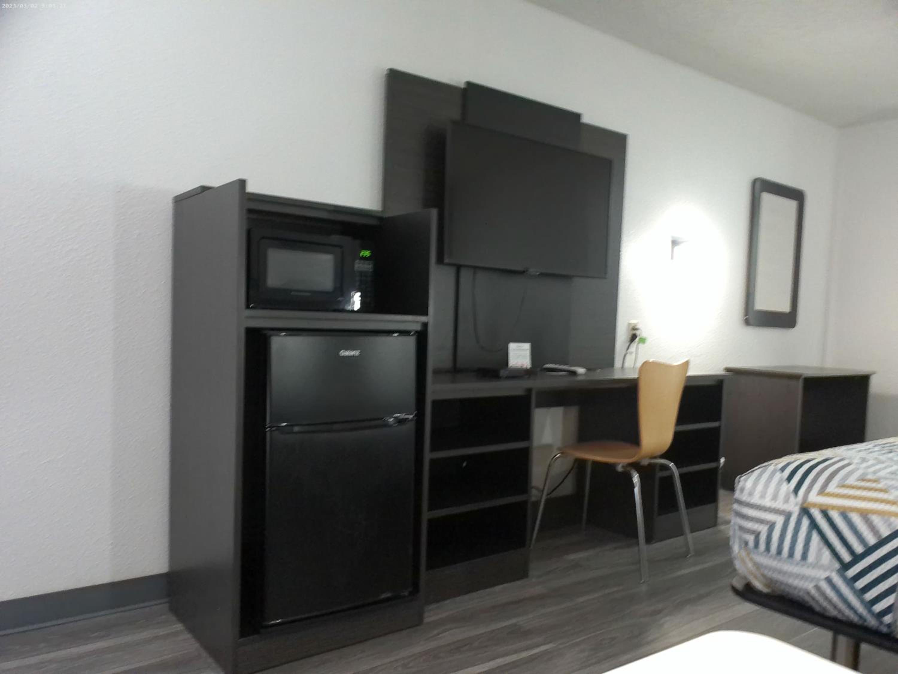 Queen Room - Disability Access - Non-Smoking