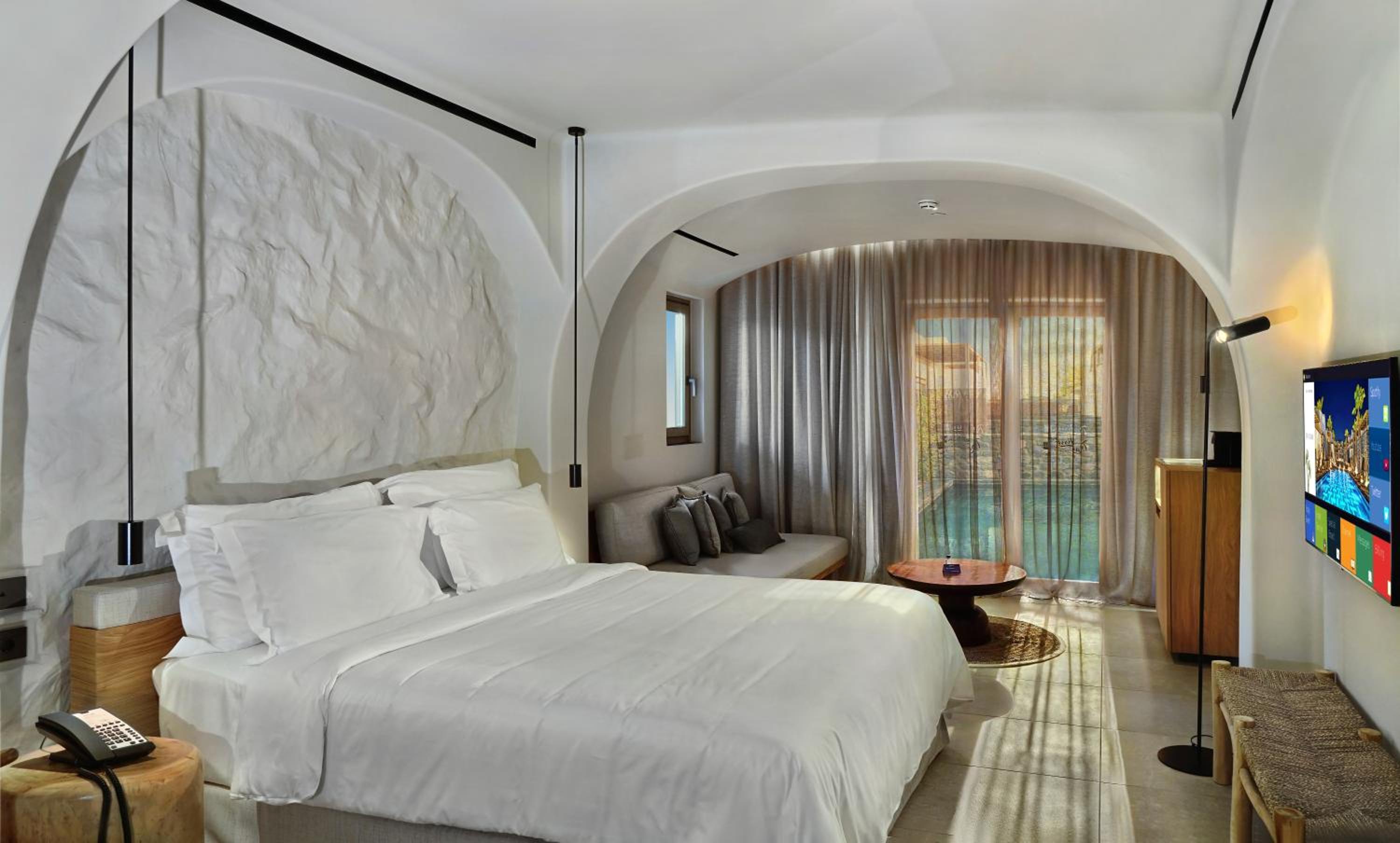 Junior Suite-Terrace-Plunge Pool