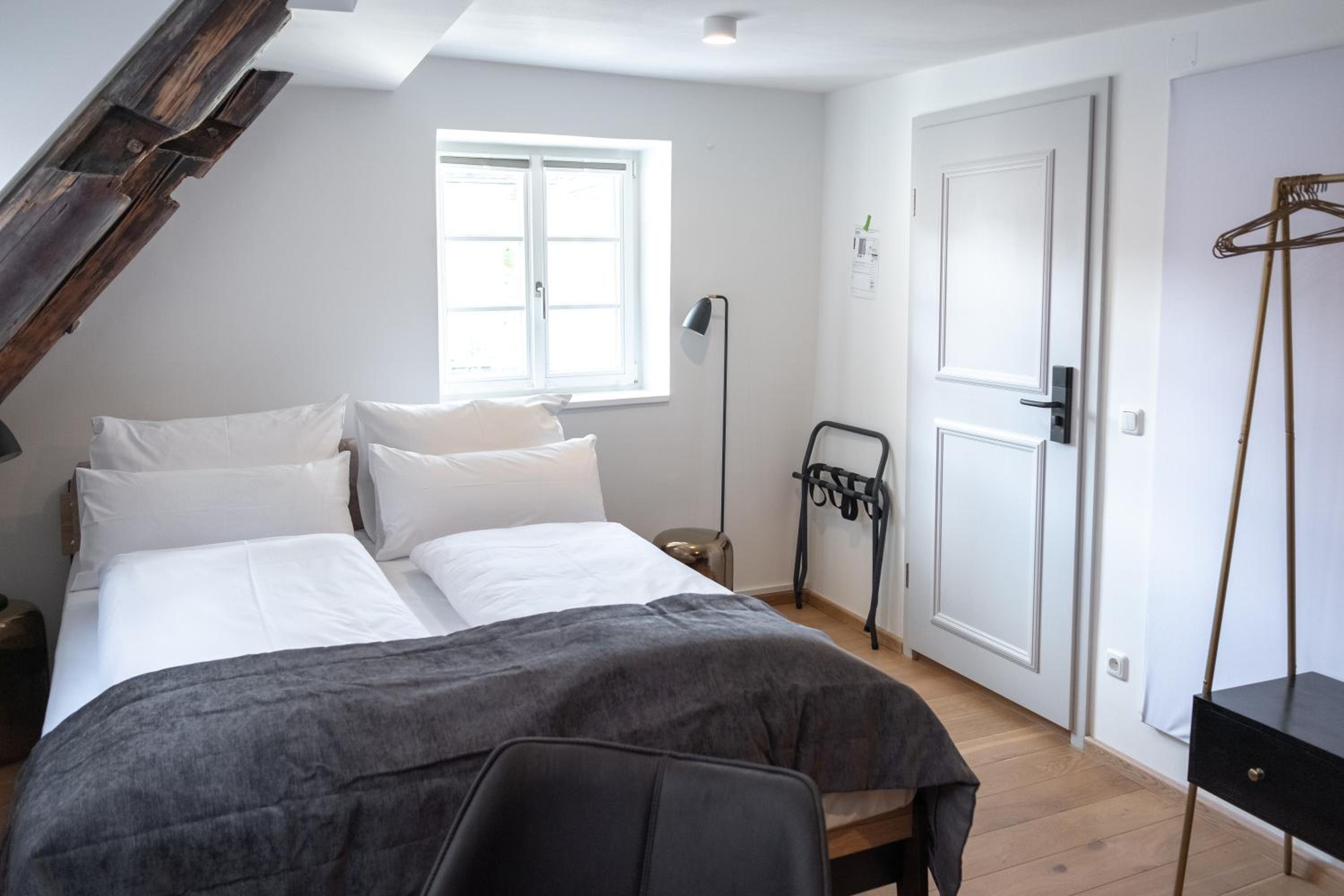 Apartment with Private External Bathroom