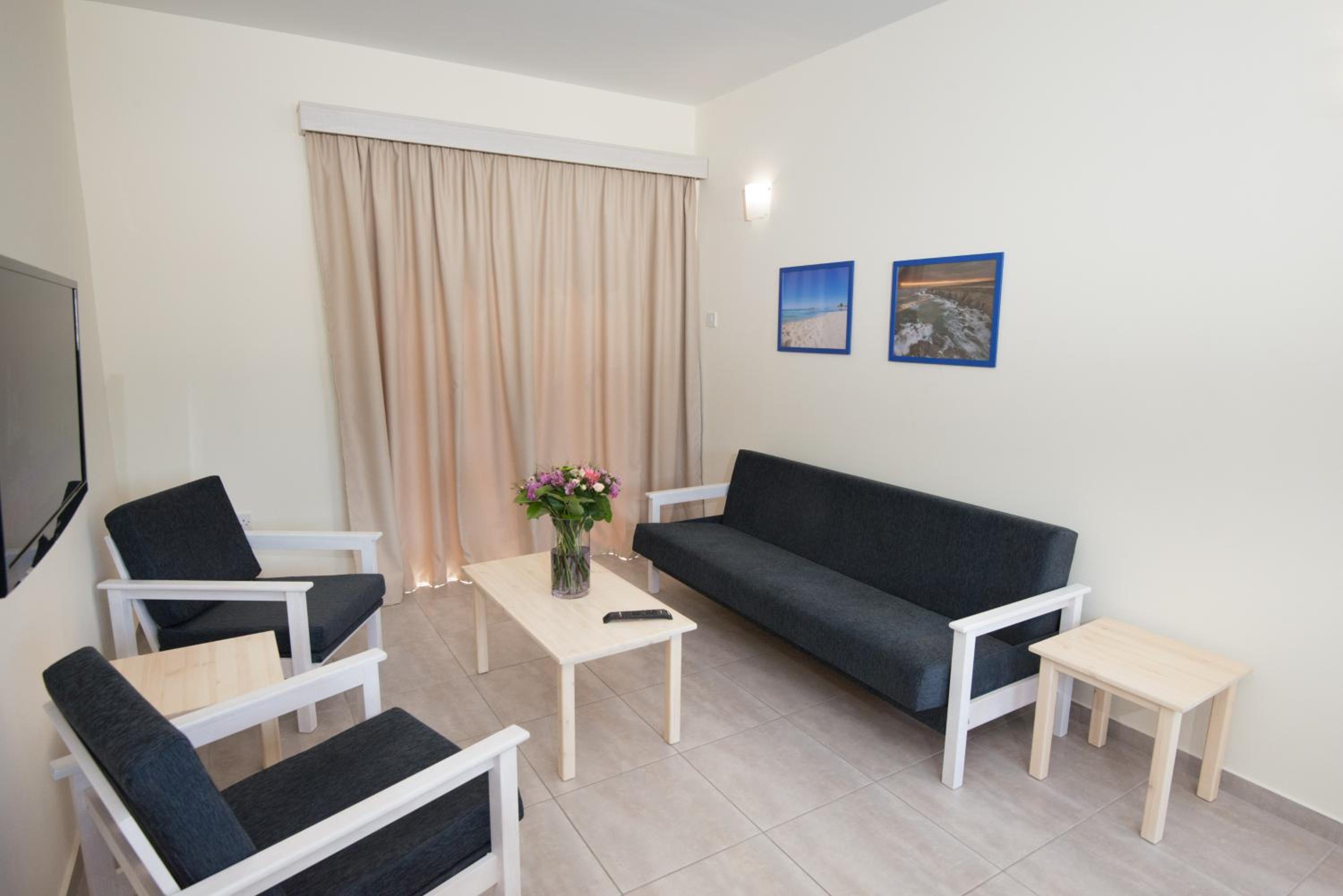 Deluxe One-Bedroom Apartment