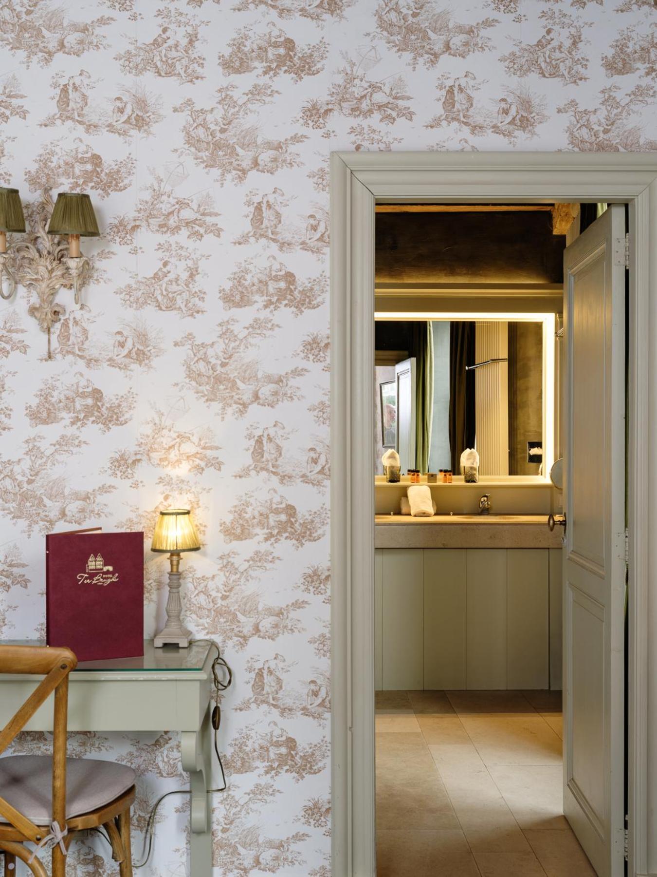 Deluxe with Canal View