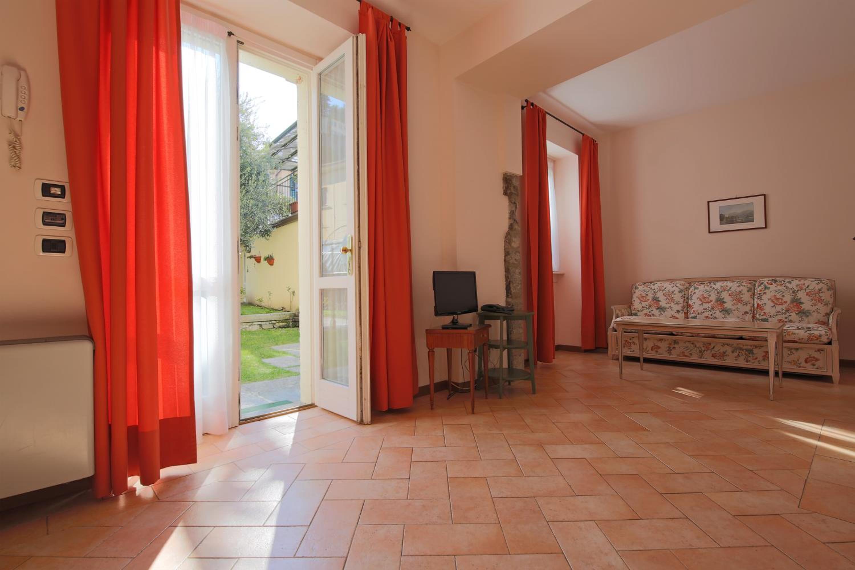 Large One-Bedroom Apartment