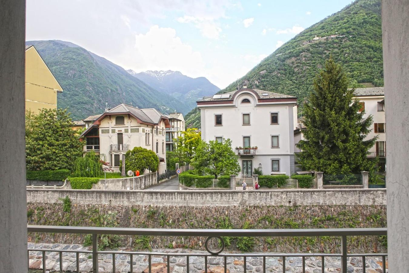 Triple Room with Mountain View