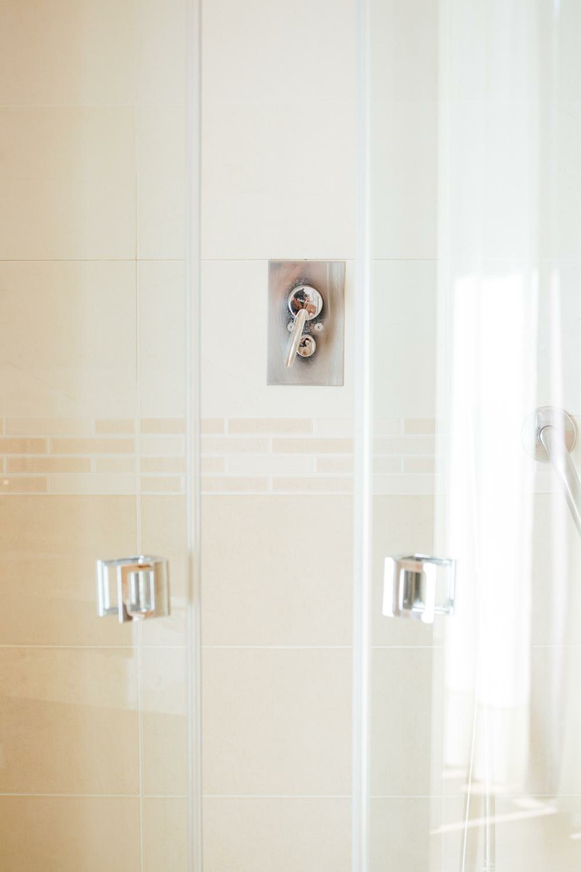 Deluxe Double Room with Side Sea View