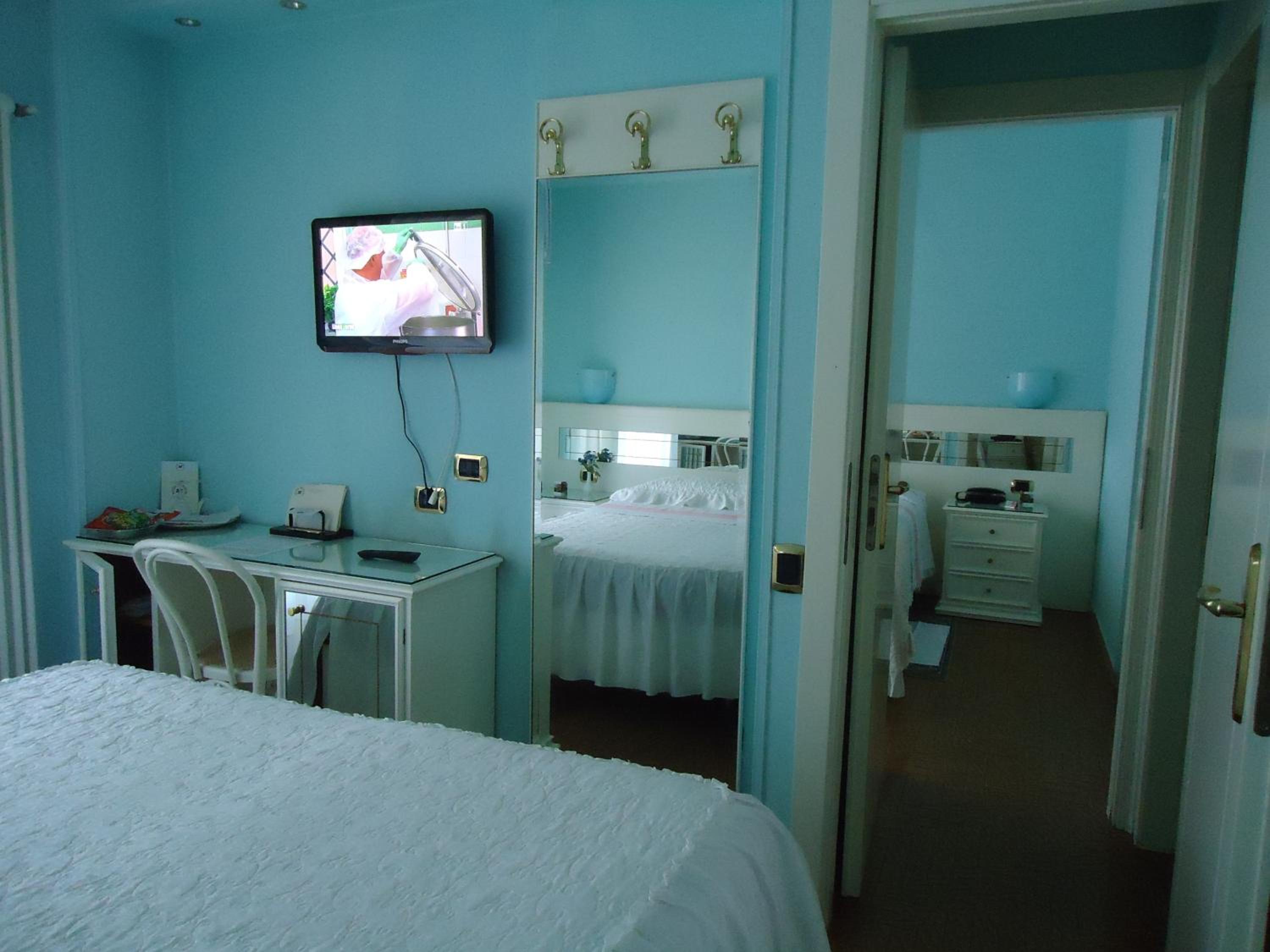 Two Connecting Double Rooms with Balcony (2 Adults + 2 Children)