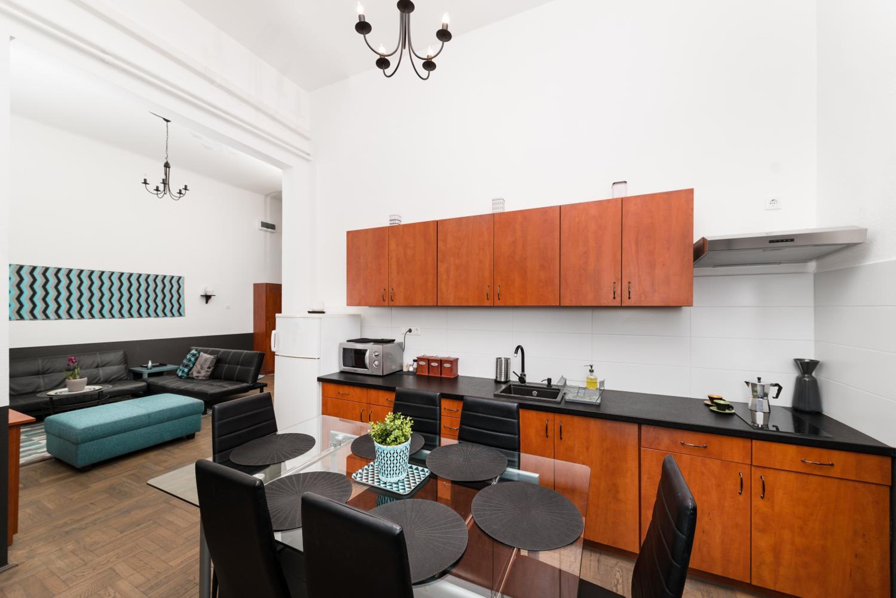 Deluxe Three-Bedroom Apartment