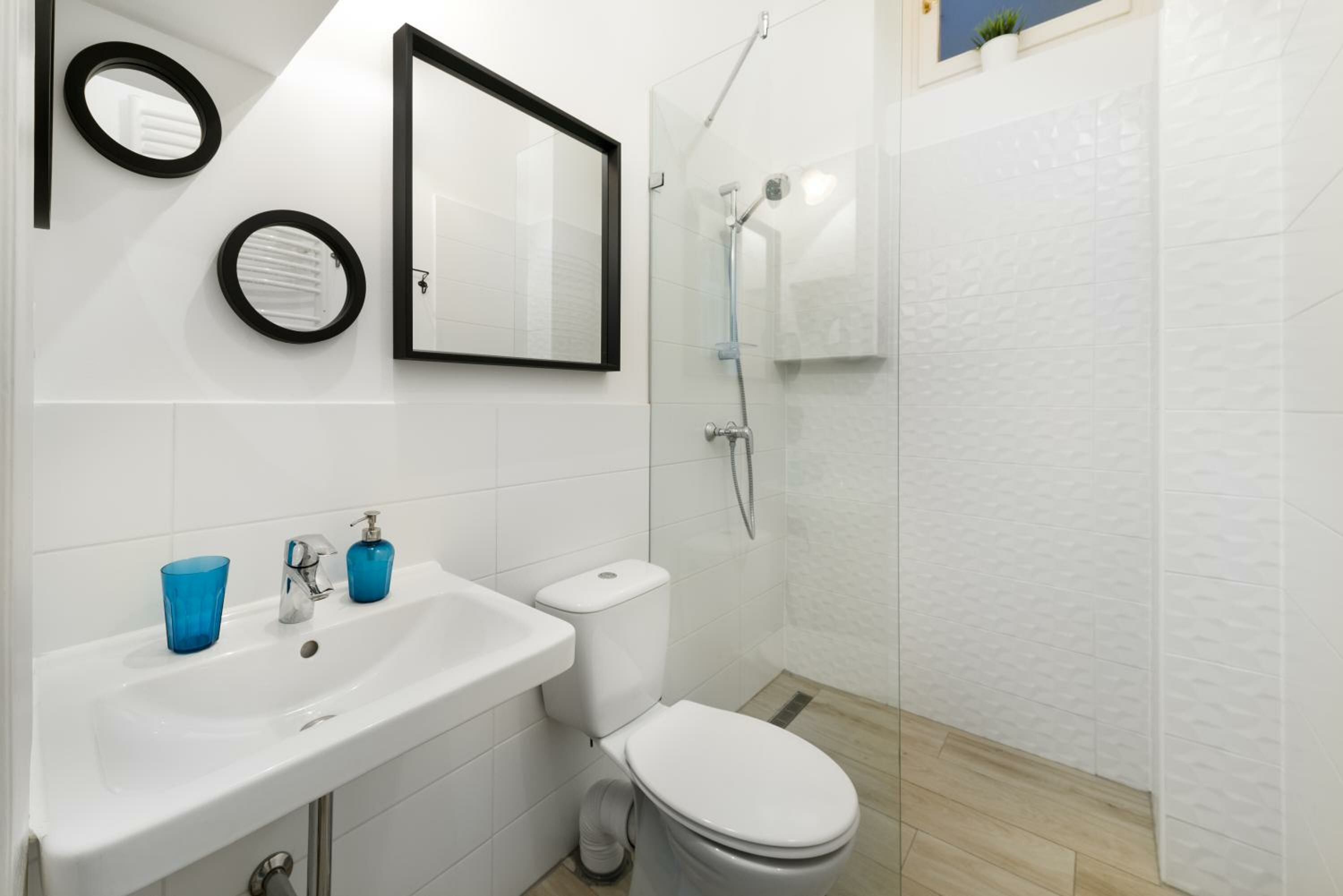 Deluxe Three-Bedroom Apartment