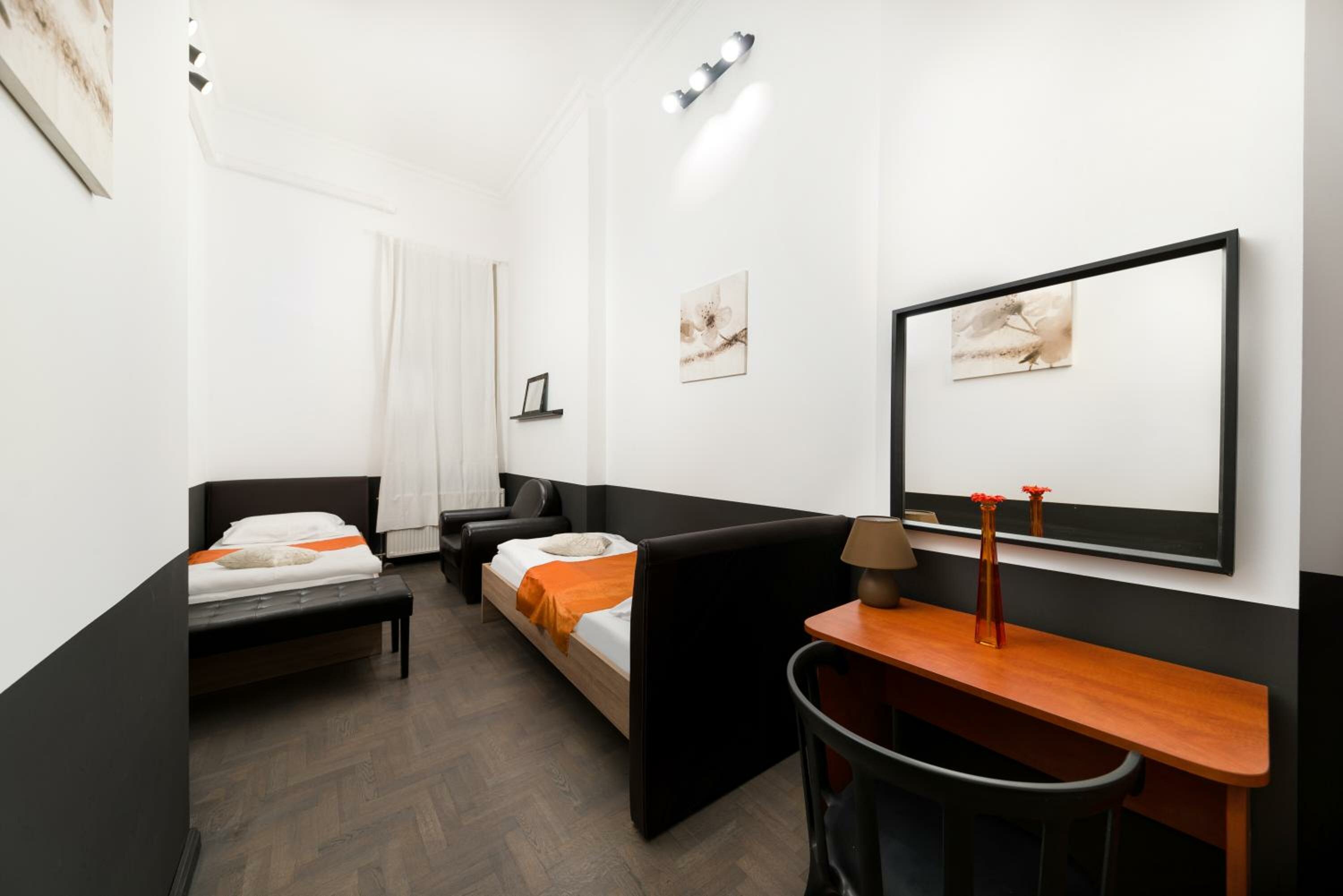 Deluxe Three-Bedroom Apartment