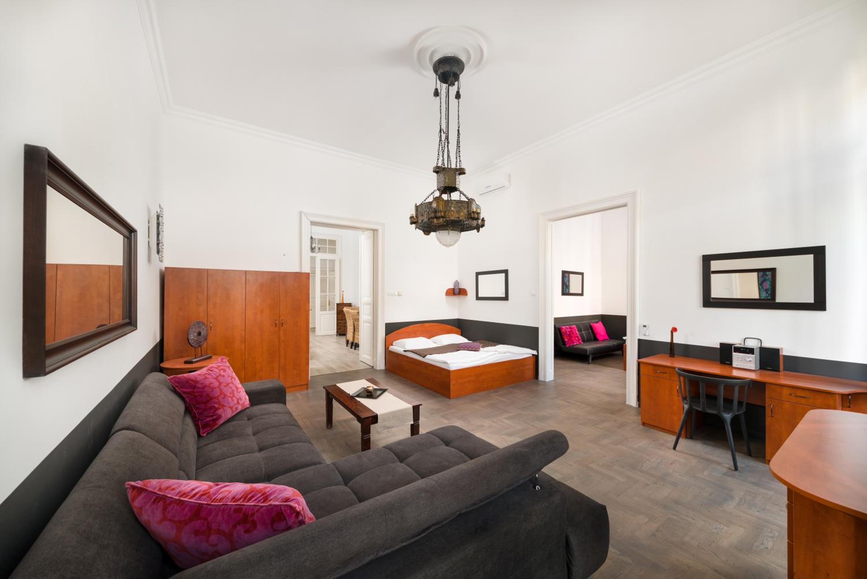 Deluxe Three-Bedroom Apartment