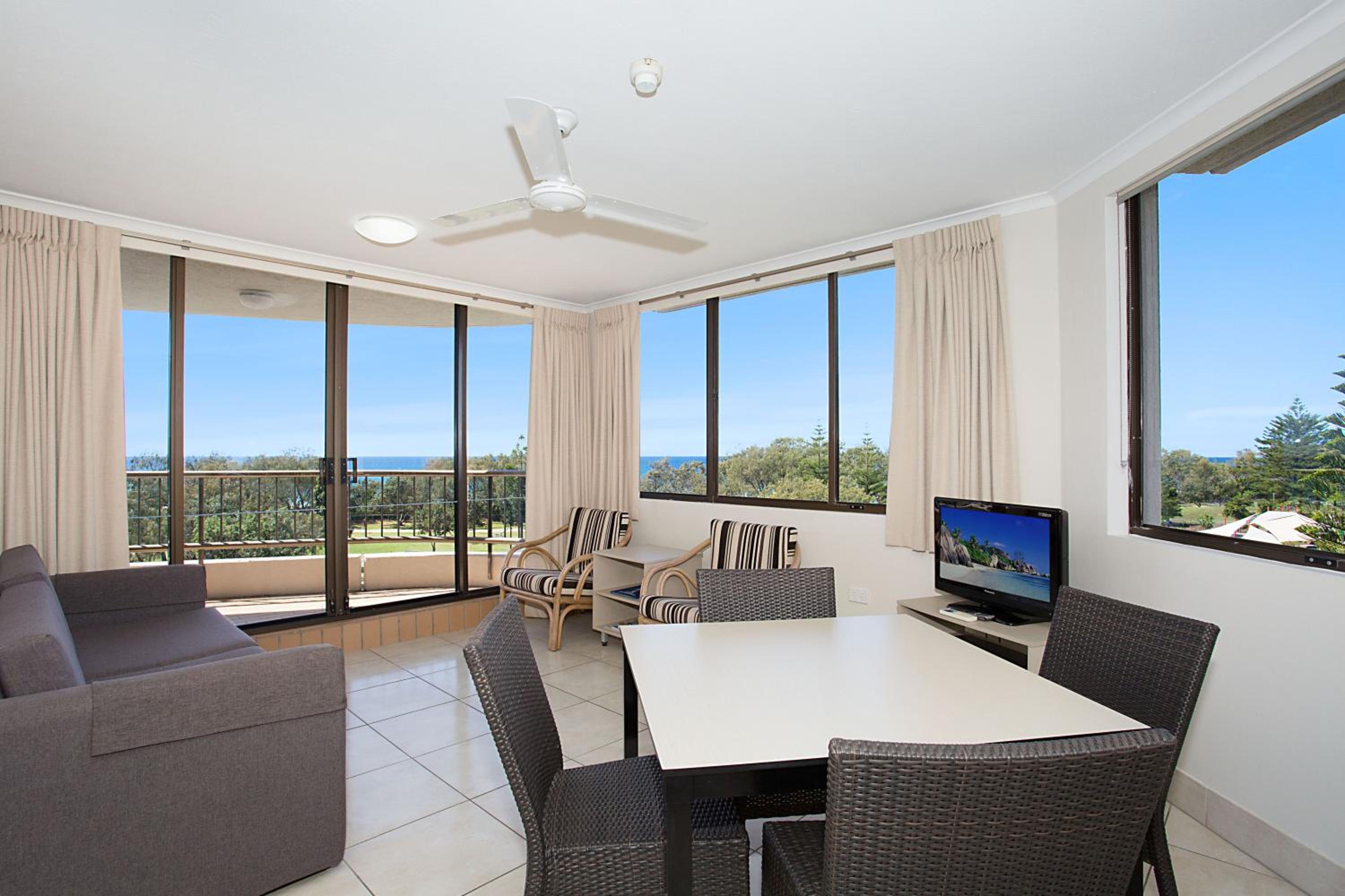 One Bedroom Budget Apartment with Balcony and Ocean View