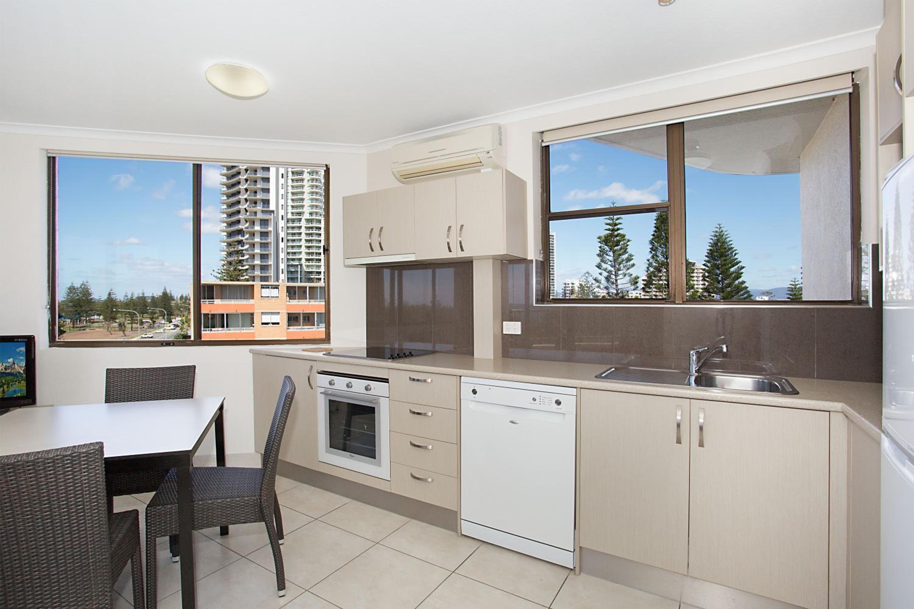 One Bedroom Budget Apartment with Balcony and Ocean View