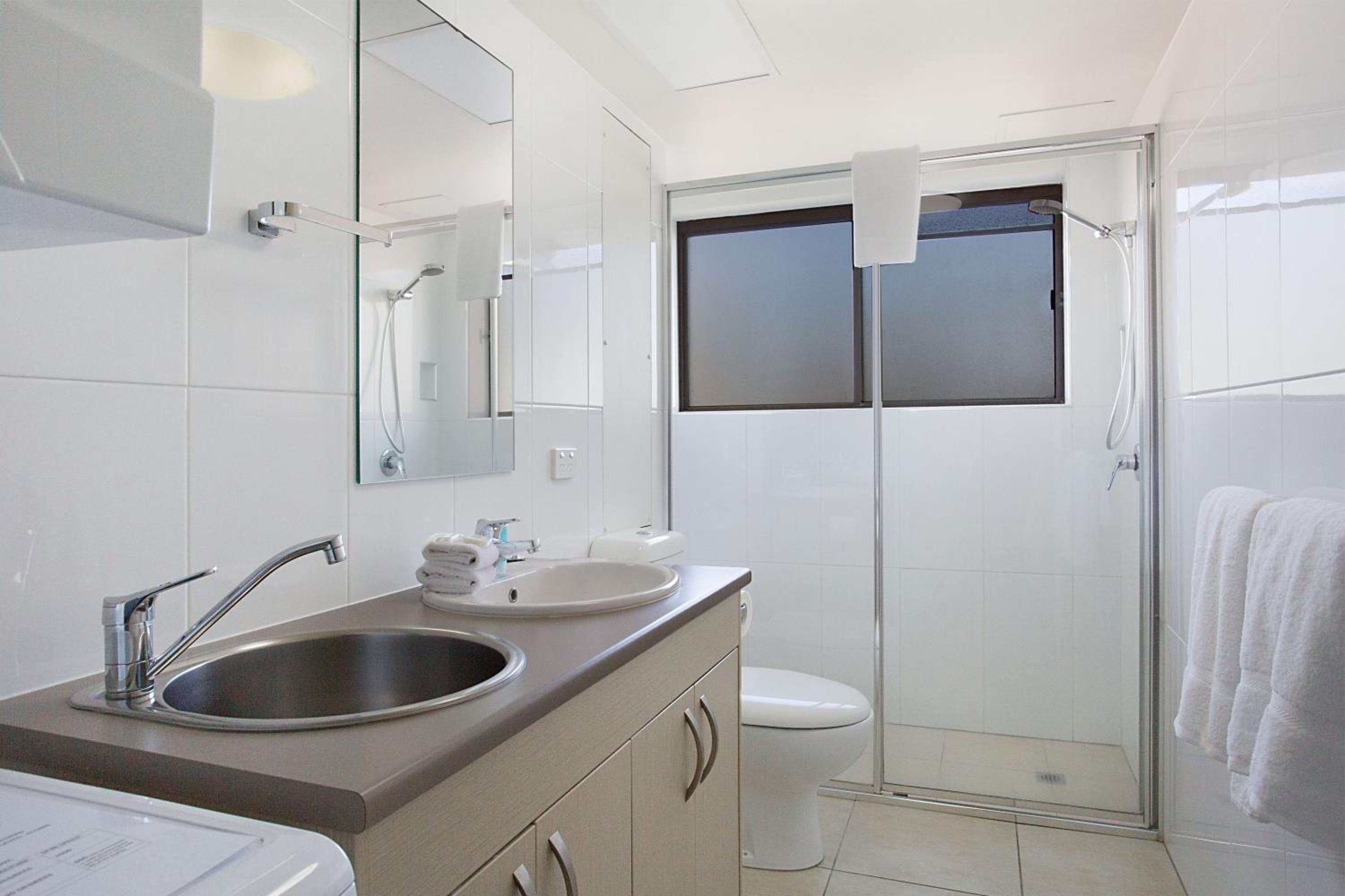 One Bedroom Budget Apartment with Balcony and Ocean View