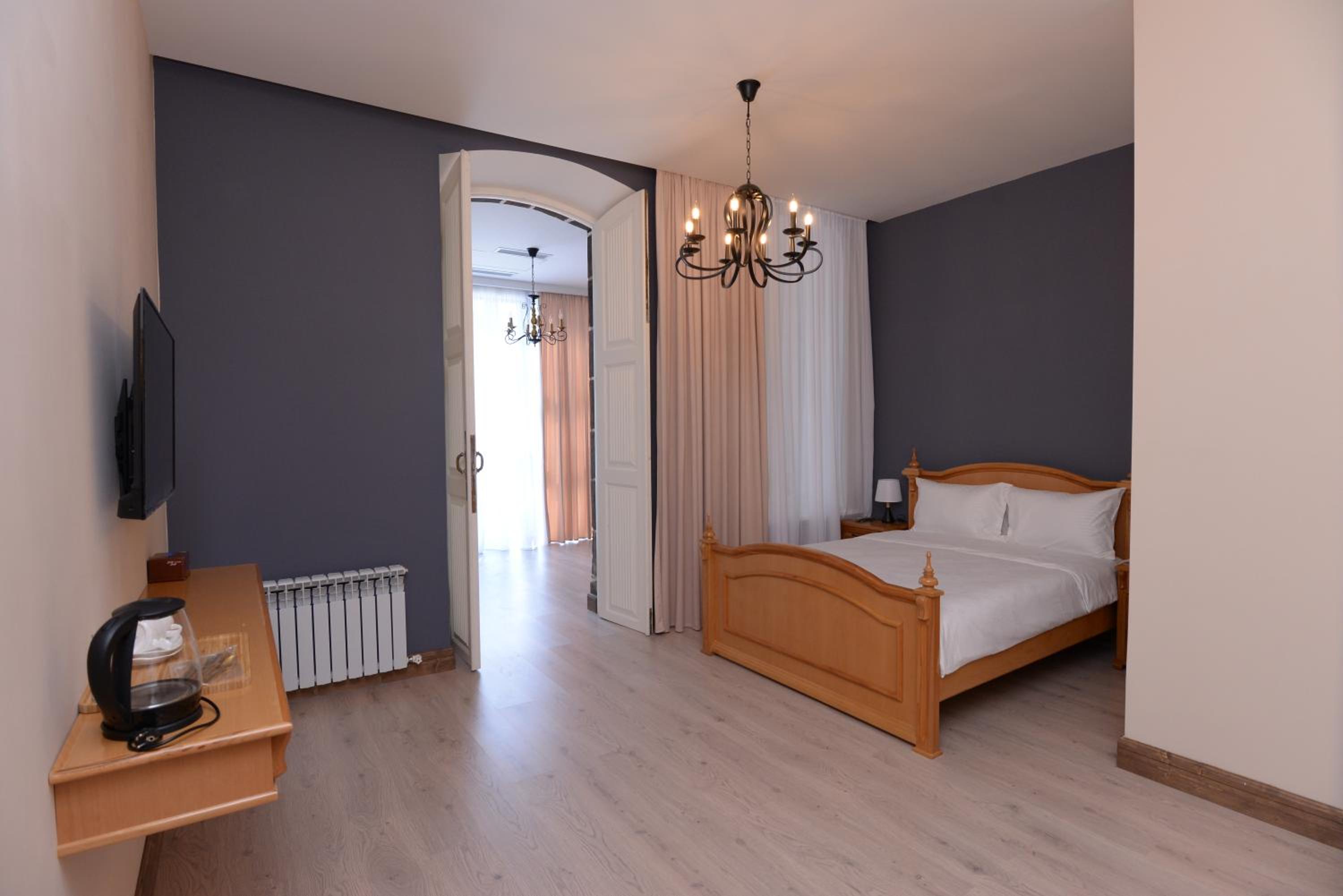 Deluxe Family Room