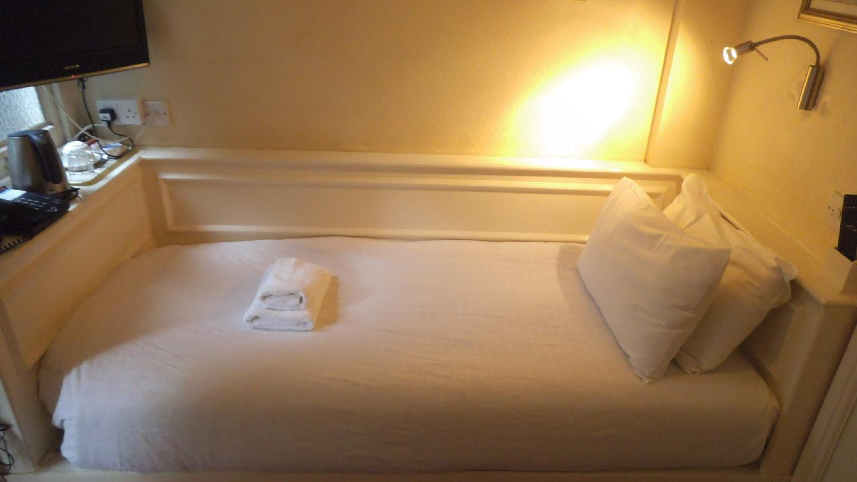 Single Room with Shared Bathroom