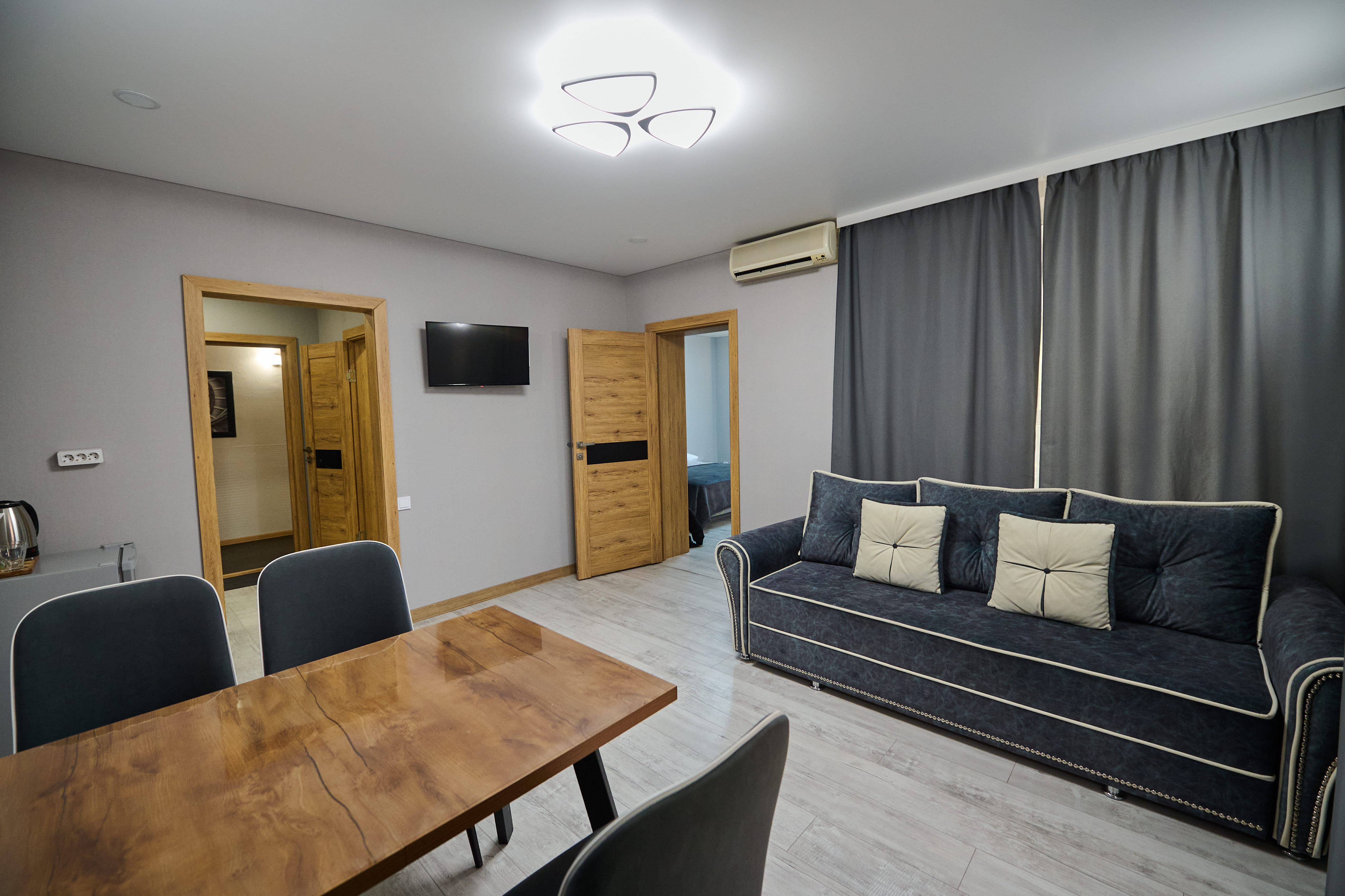 Улучшенный двухкомнатный люкс с балконом