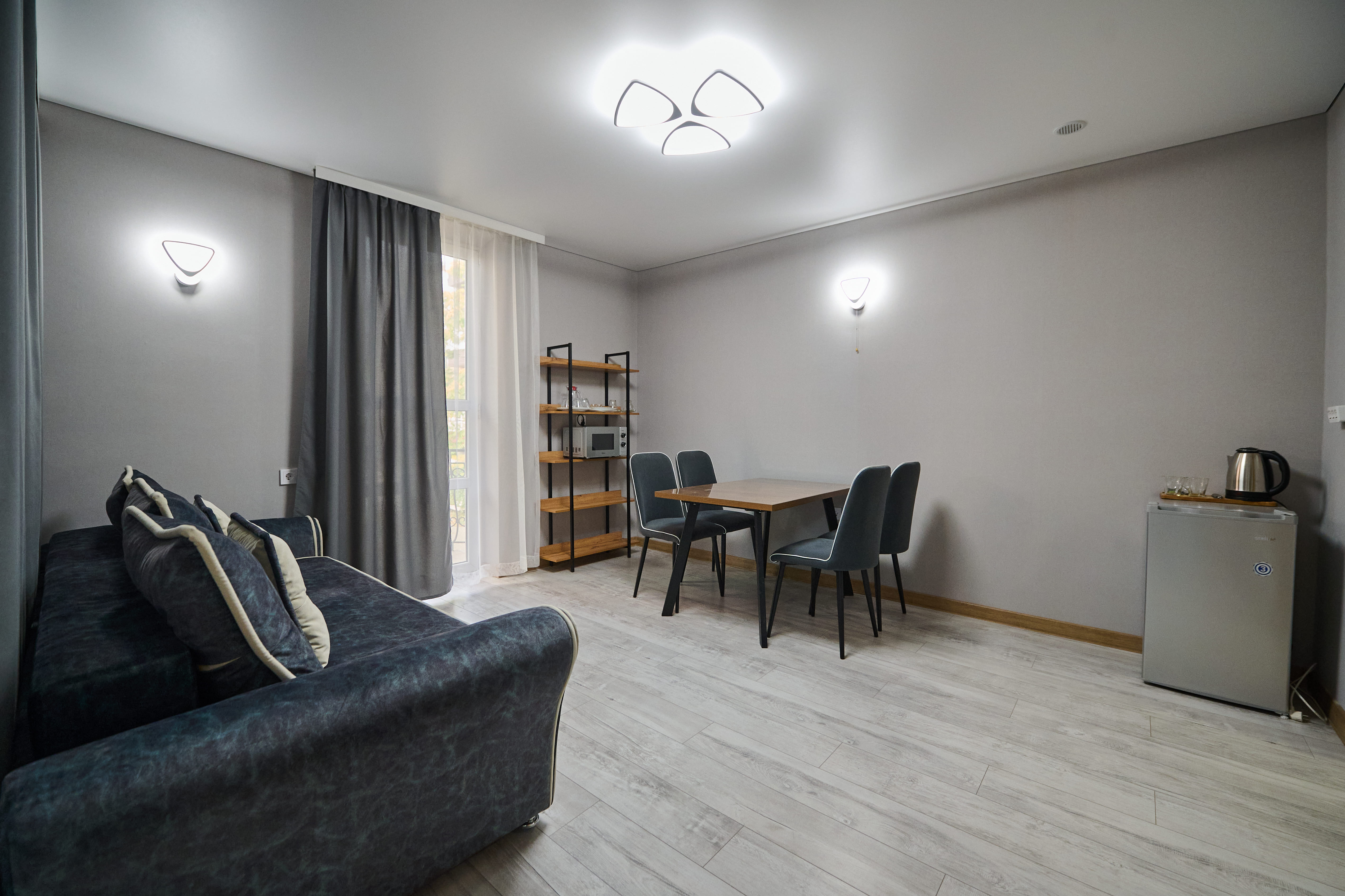 Улучшенный двухкомнатный люкс с балконом