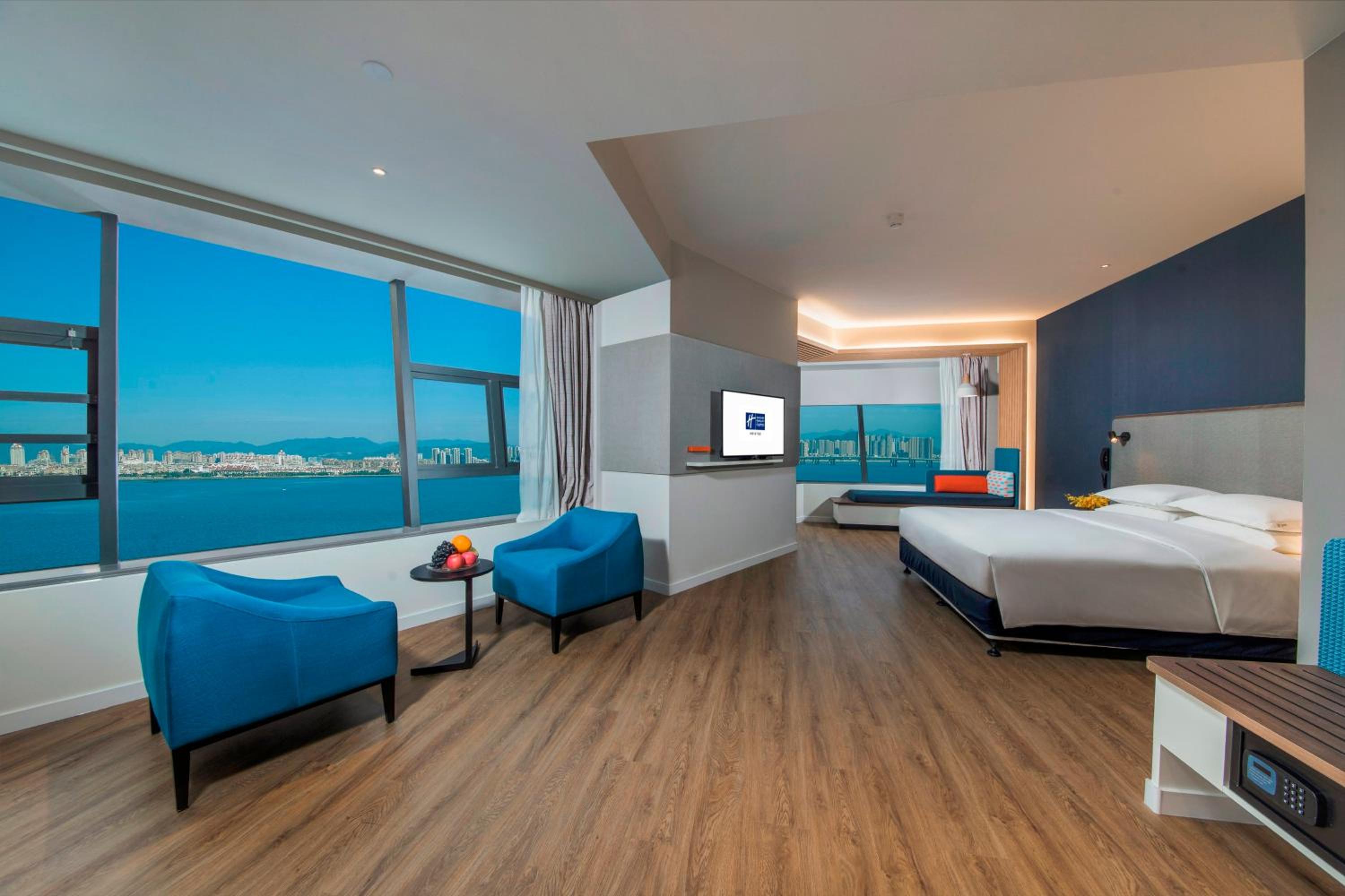 Large King Room with Sea View