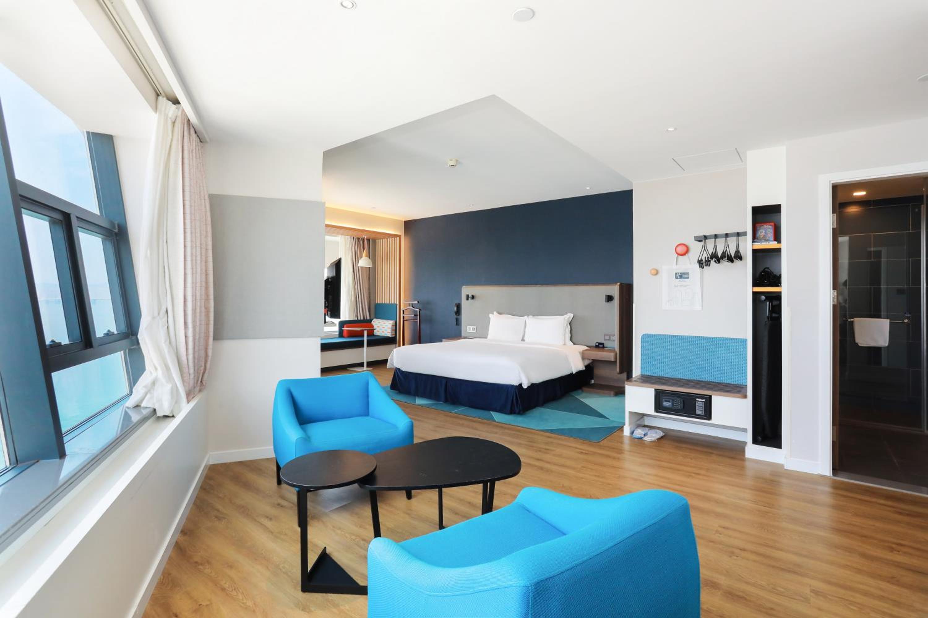 Large King Room with Sea View