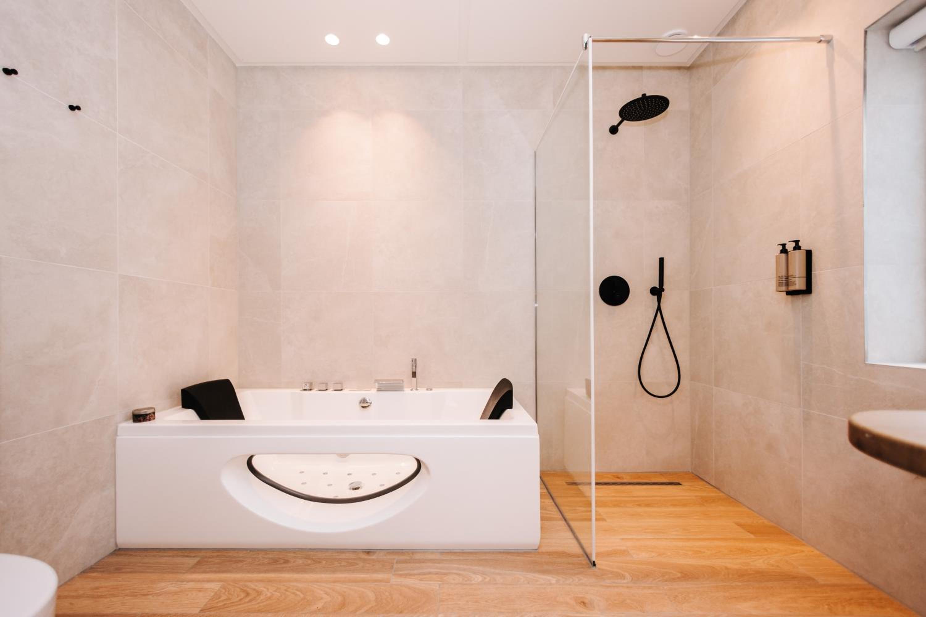 Suite with Spa Bath