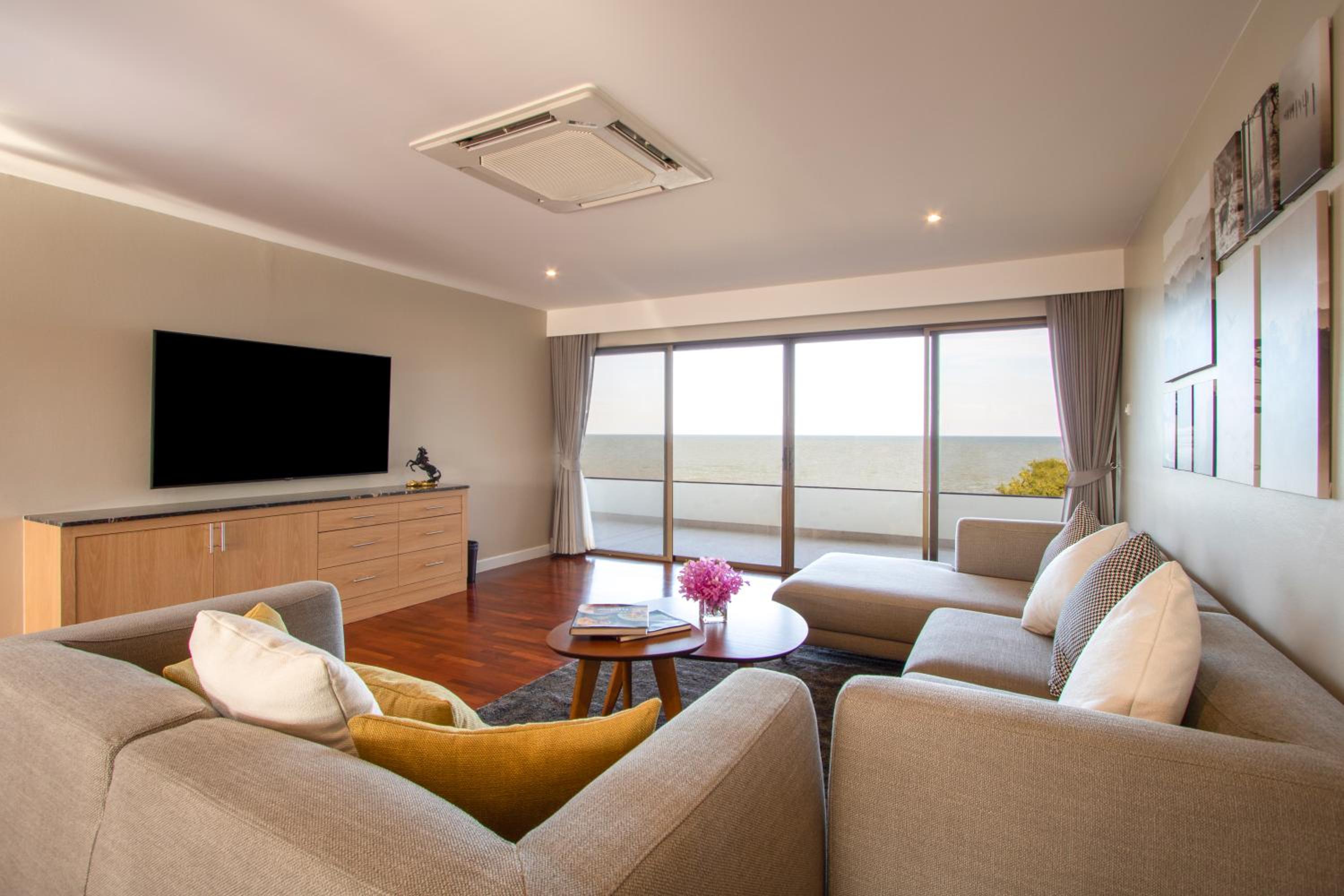3-Bedroom Seaview Apartment
