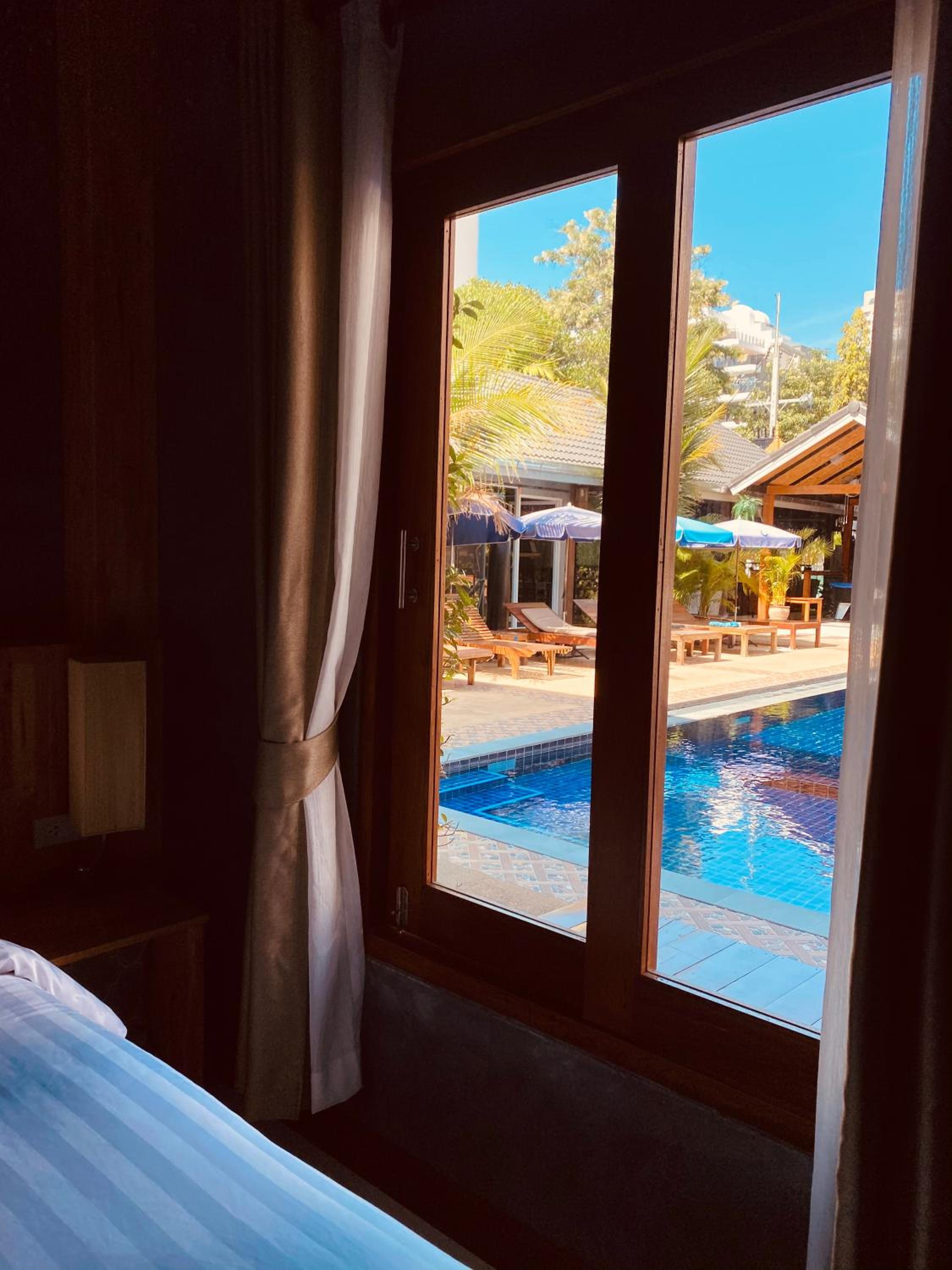 Deluxe Double Room, Pool Access