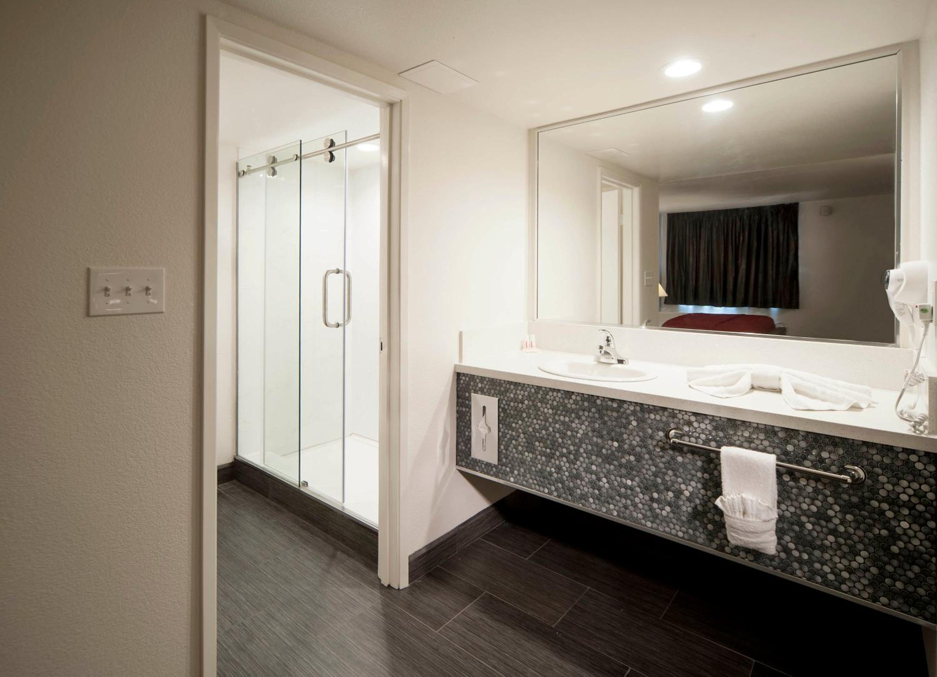 Single Queen Room