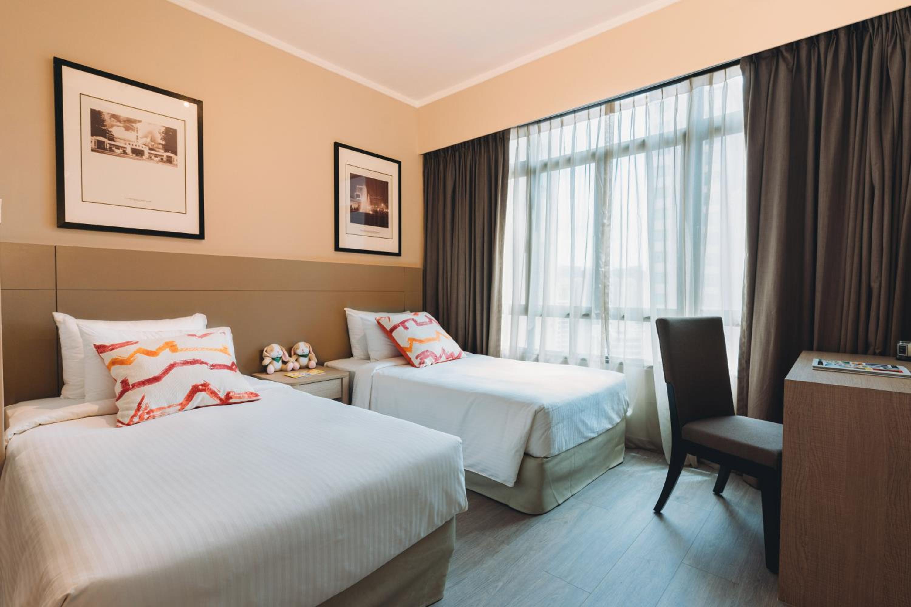 Deluxe Three-Bedroom Apartment