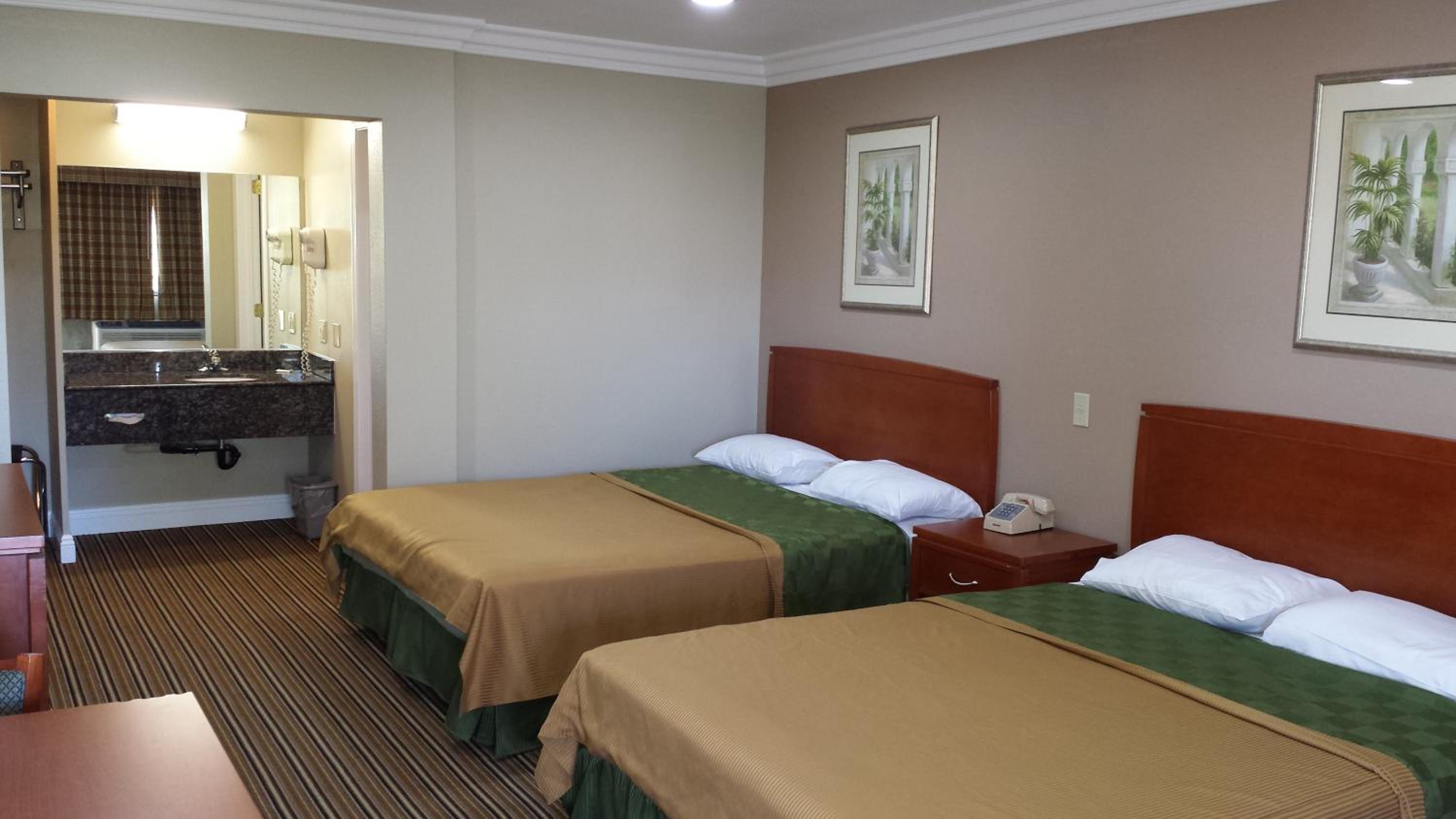 Standard Queen Room with Two Queen Beds