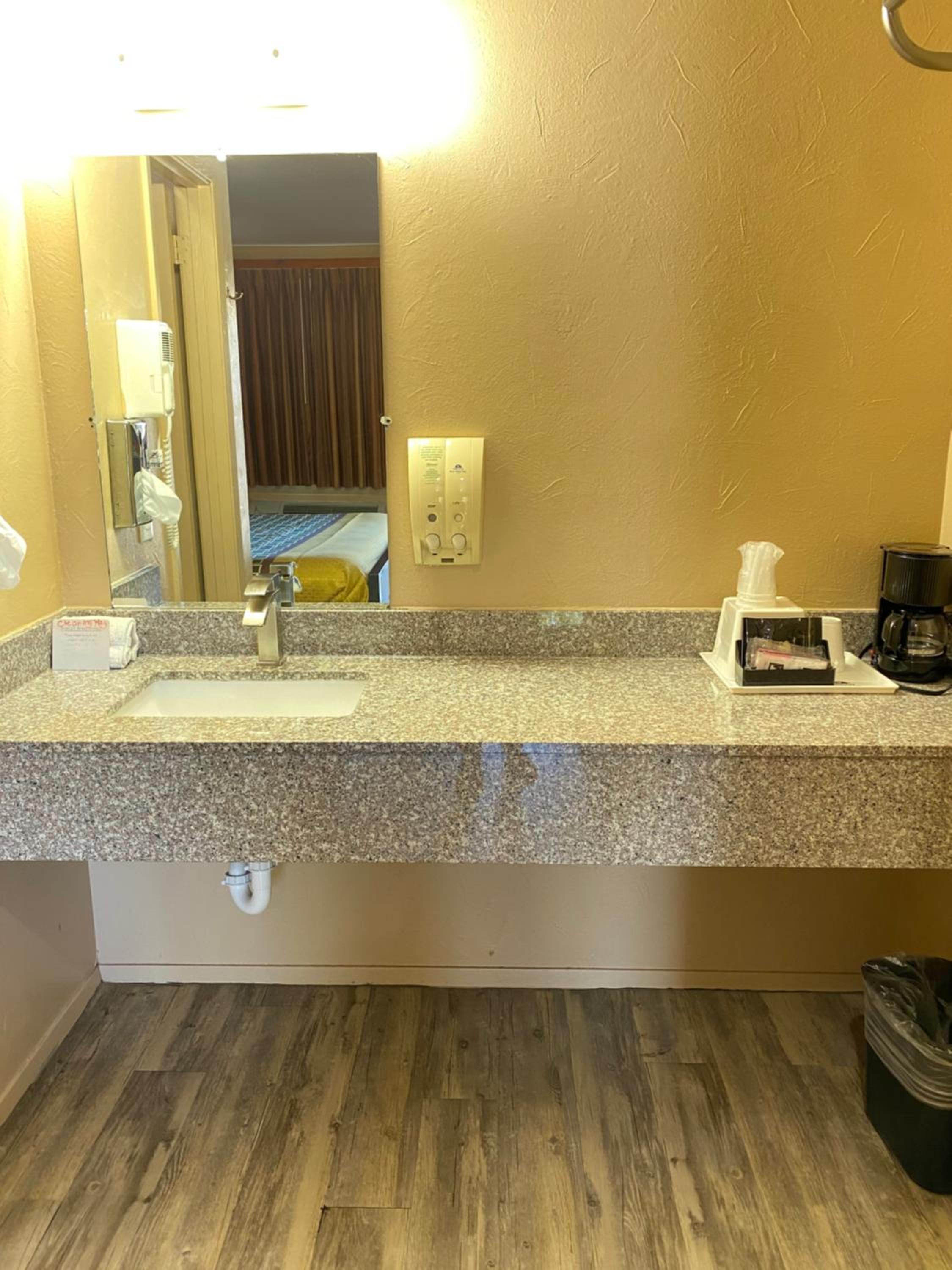 King Room - Non-Smoking