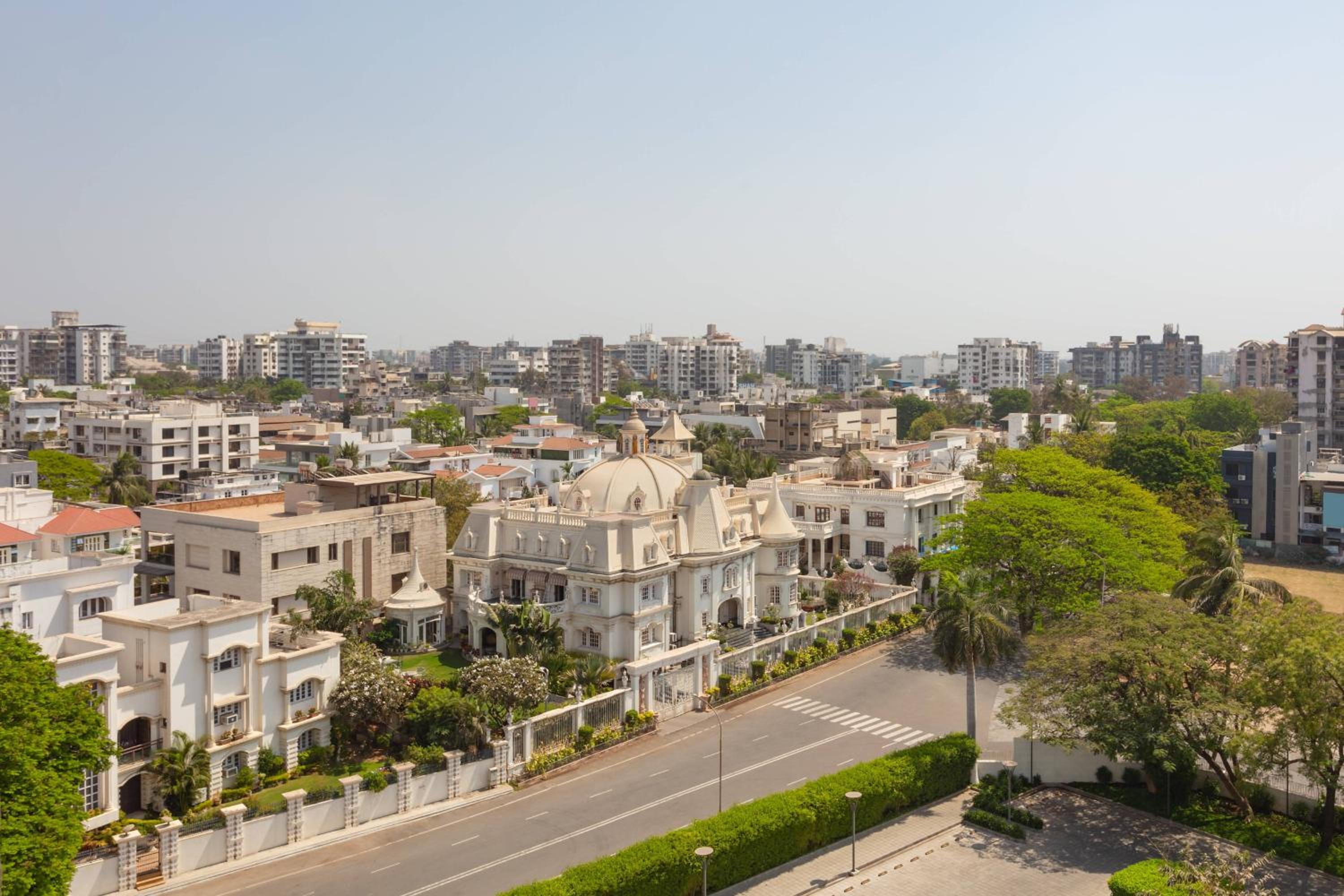 Deluxe Guest room, 1 King, City view