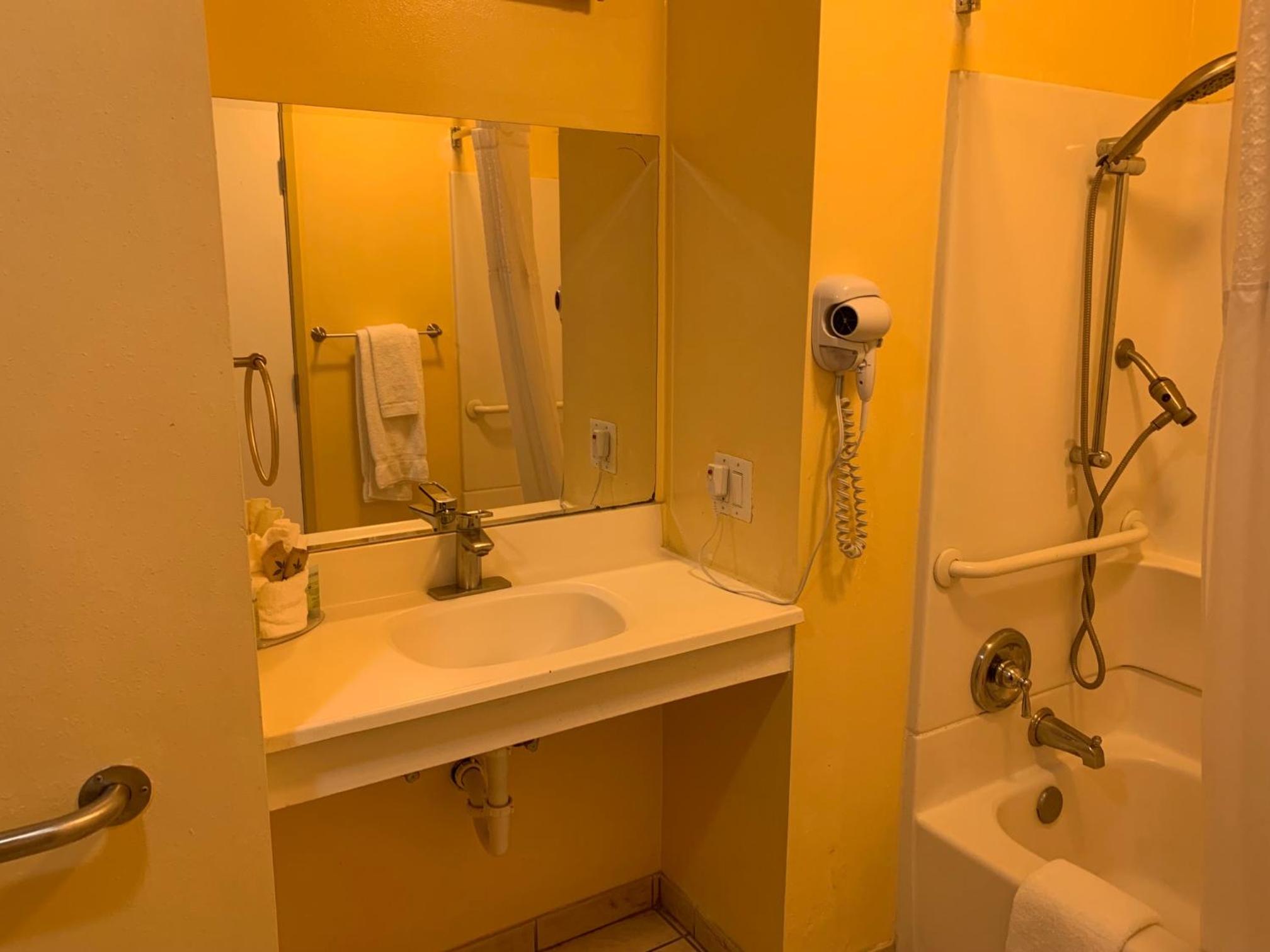 Queen Room - Disability Access