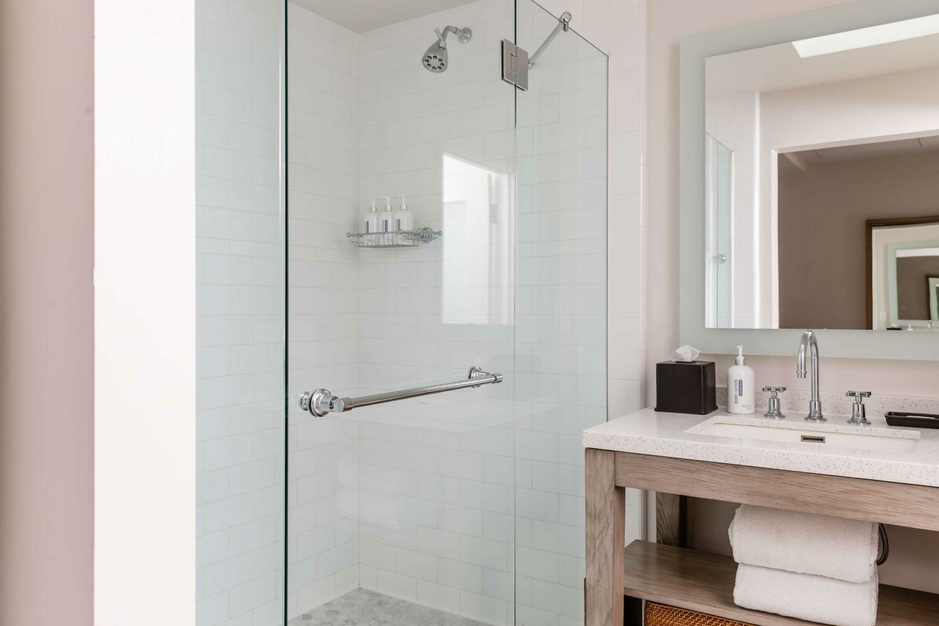 Eames Resort Queen Room with Two Queen Beds