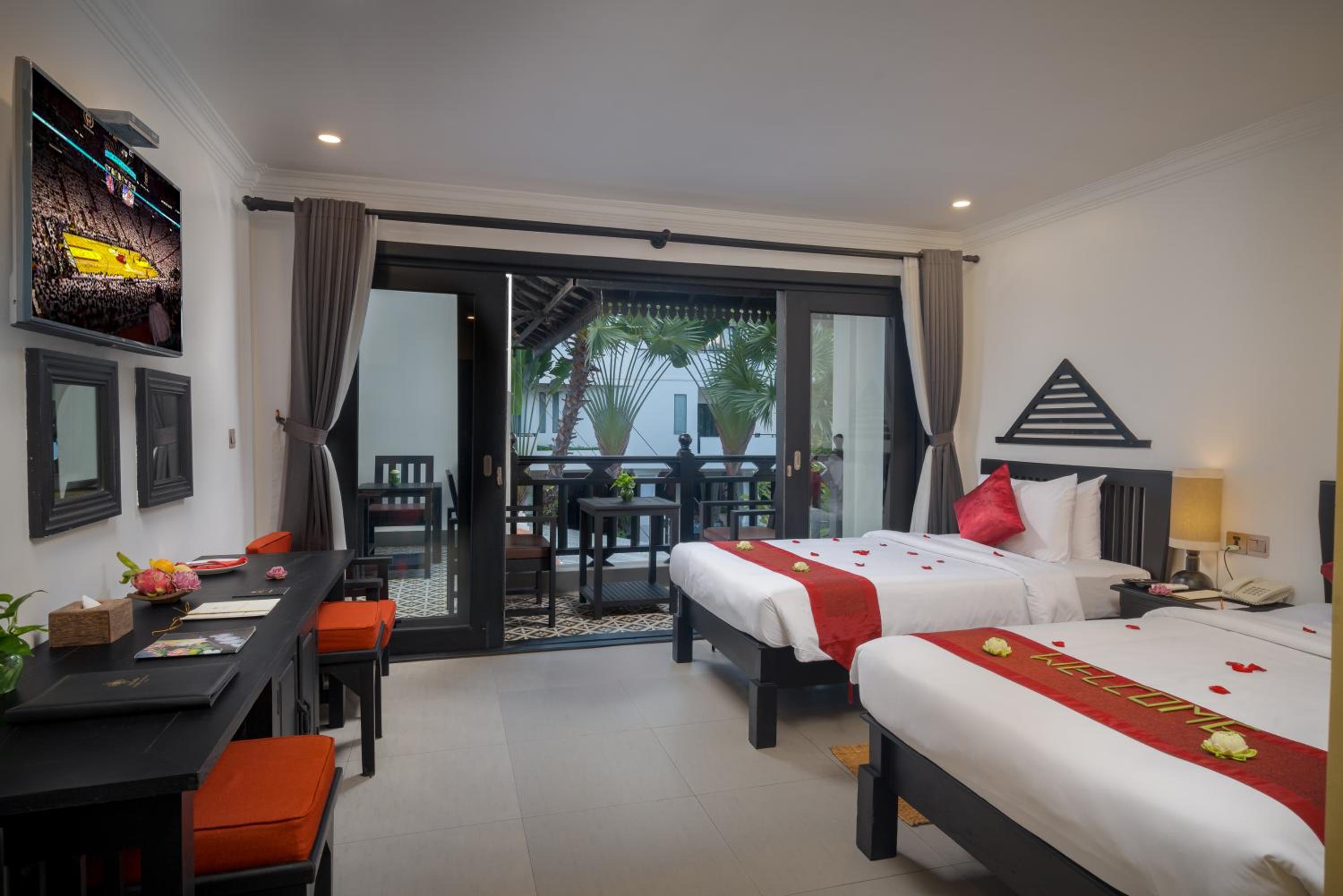 Apsara Twin Room with Pool View 