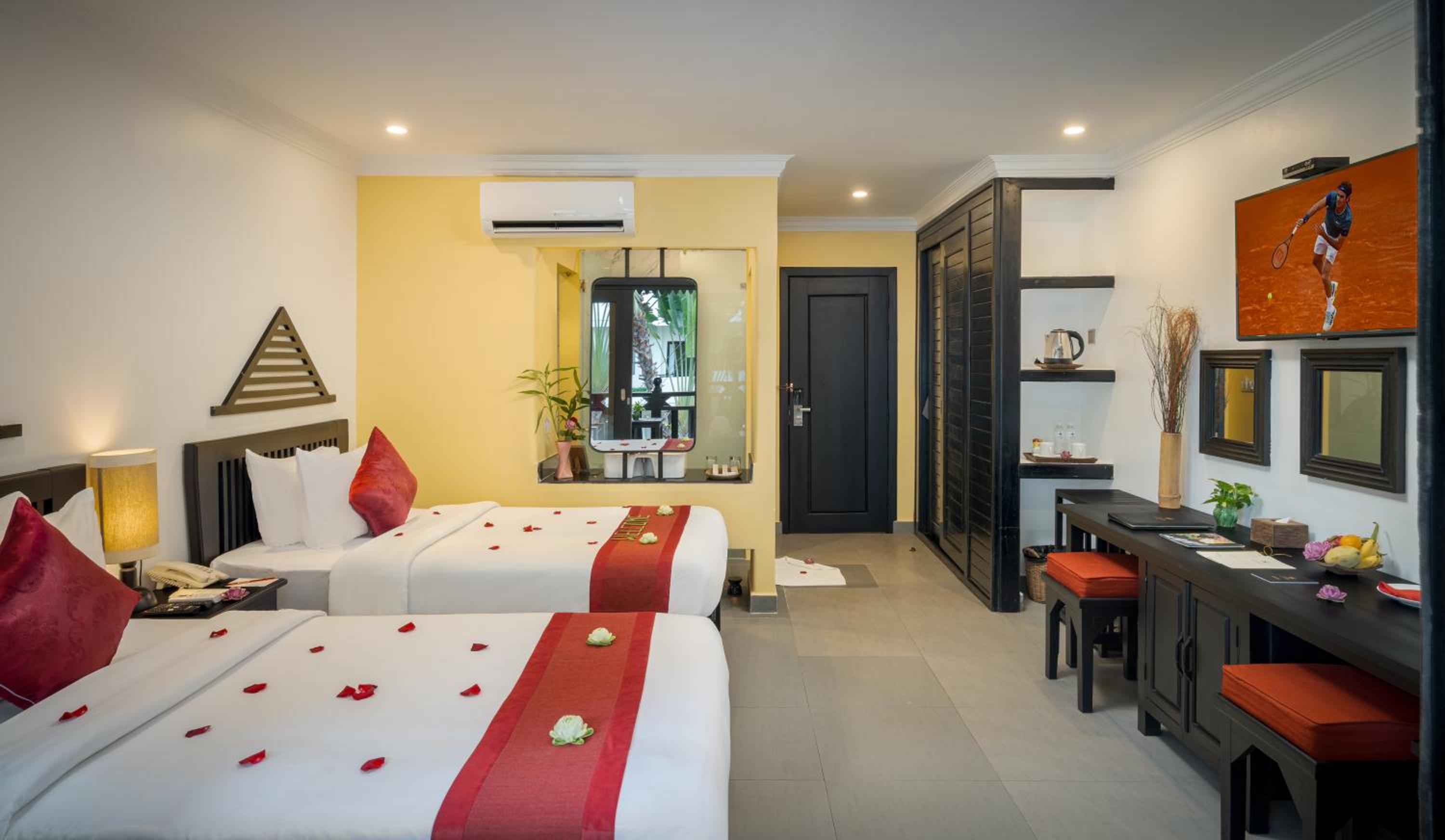 Apsara Twin Room with Pool View 