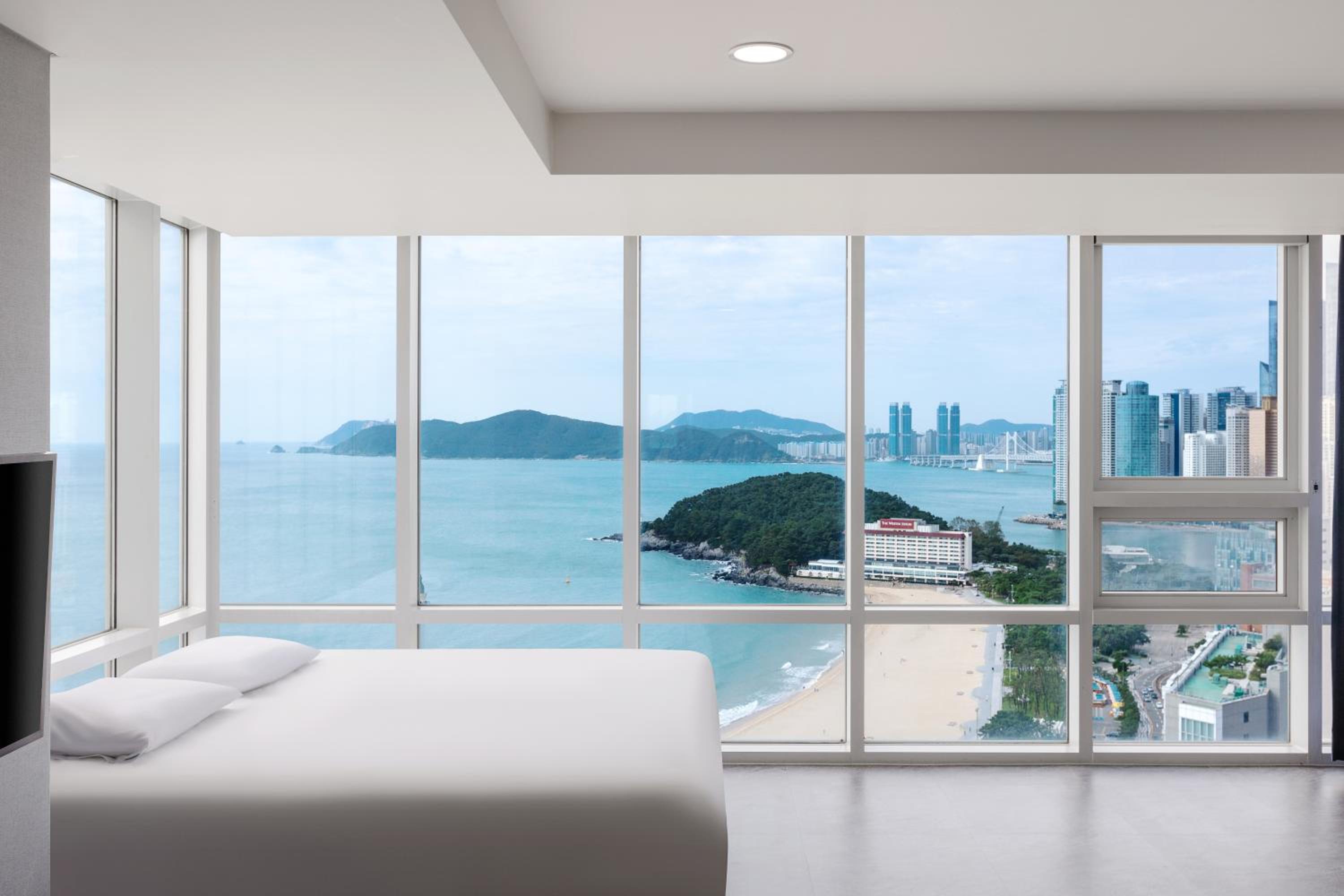 Corner Suite with Sea View