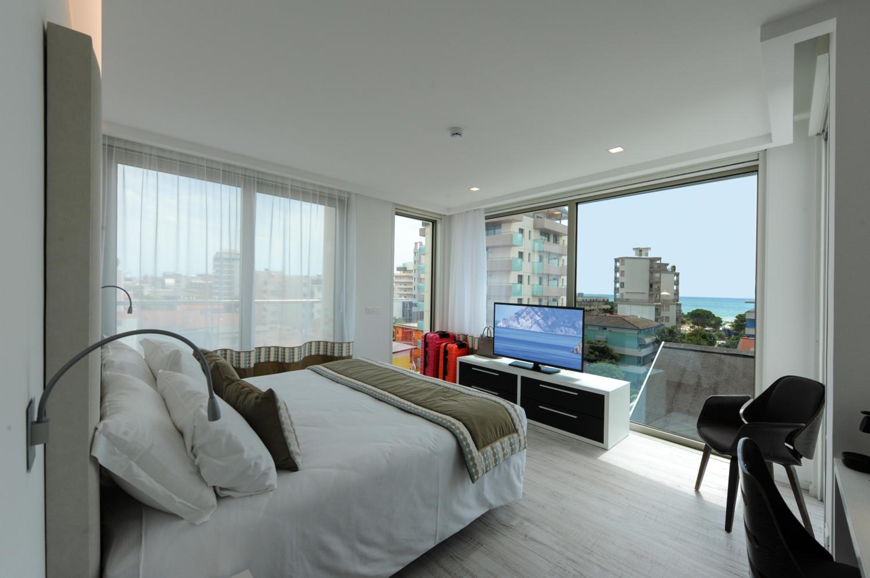 Junior Suite with Sea View and Beach Access