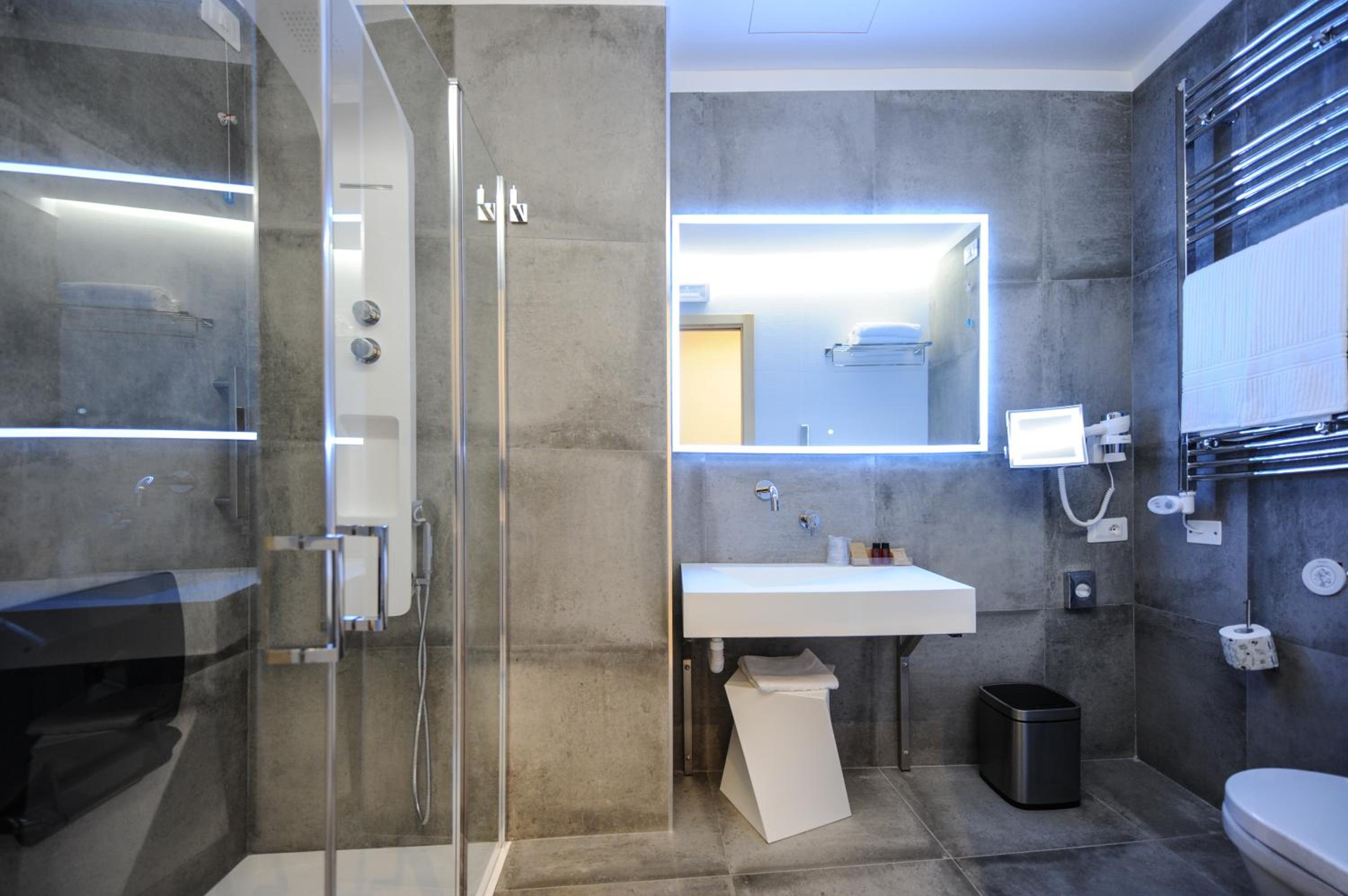Deluxe Suite with Beach Access