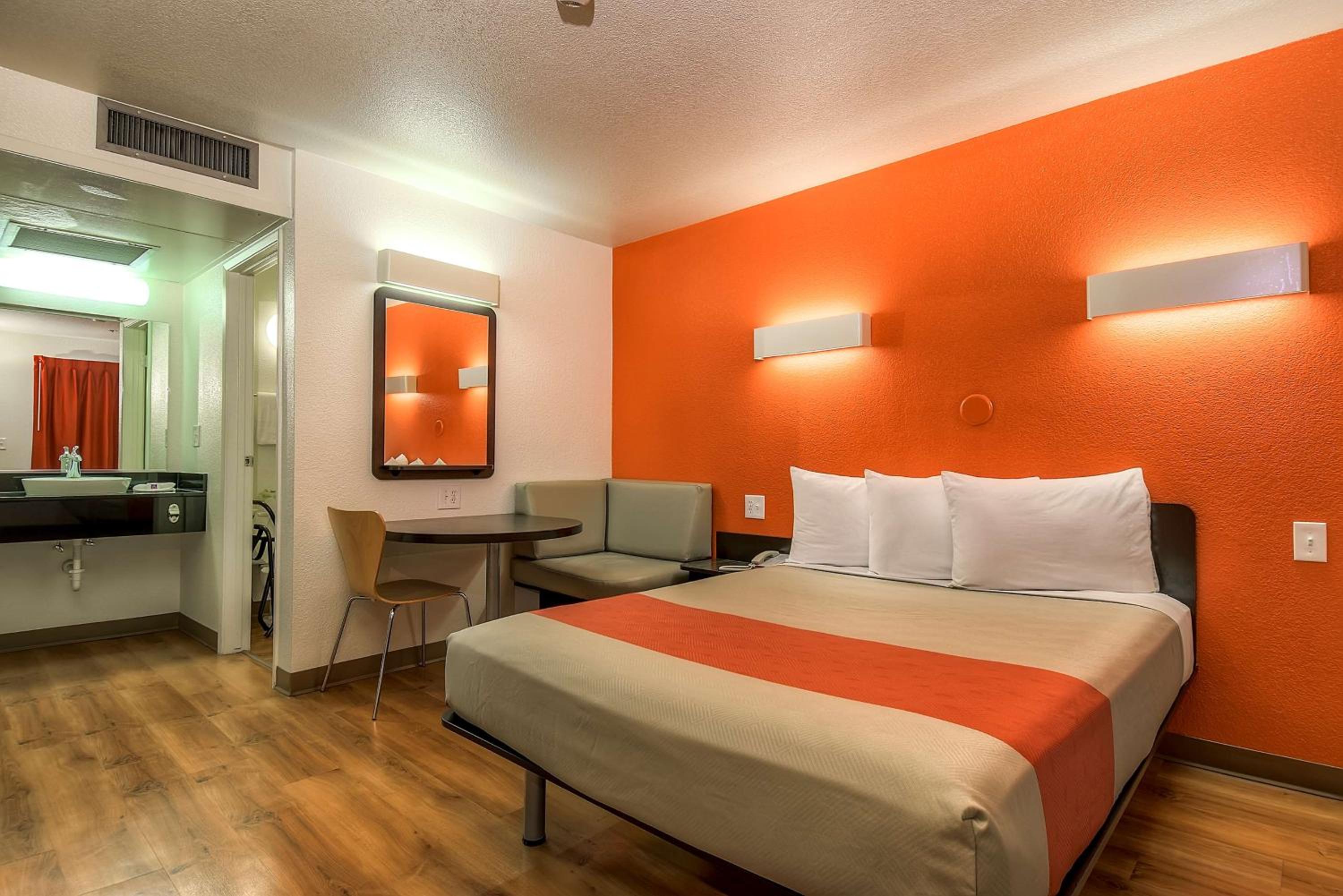 Double Room - Disability Access - Roll In Shower