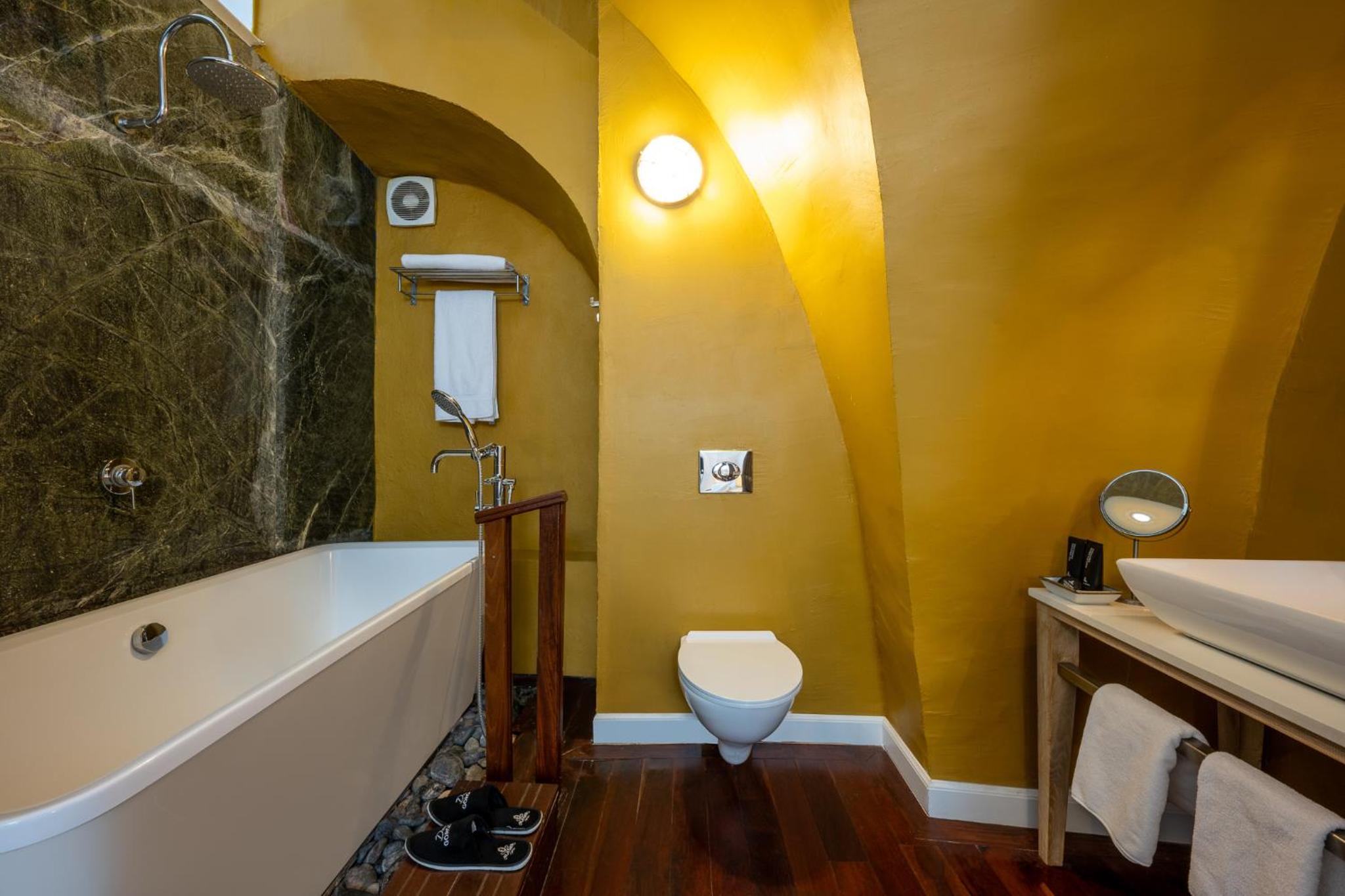 Luxury Suite with Bath