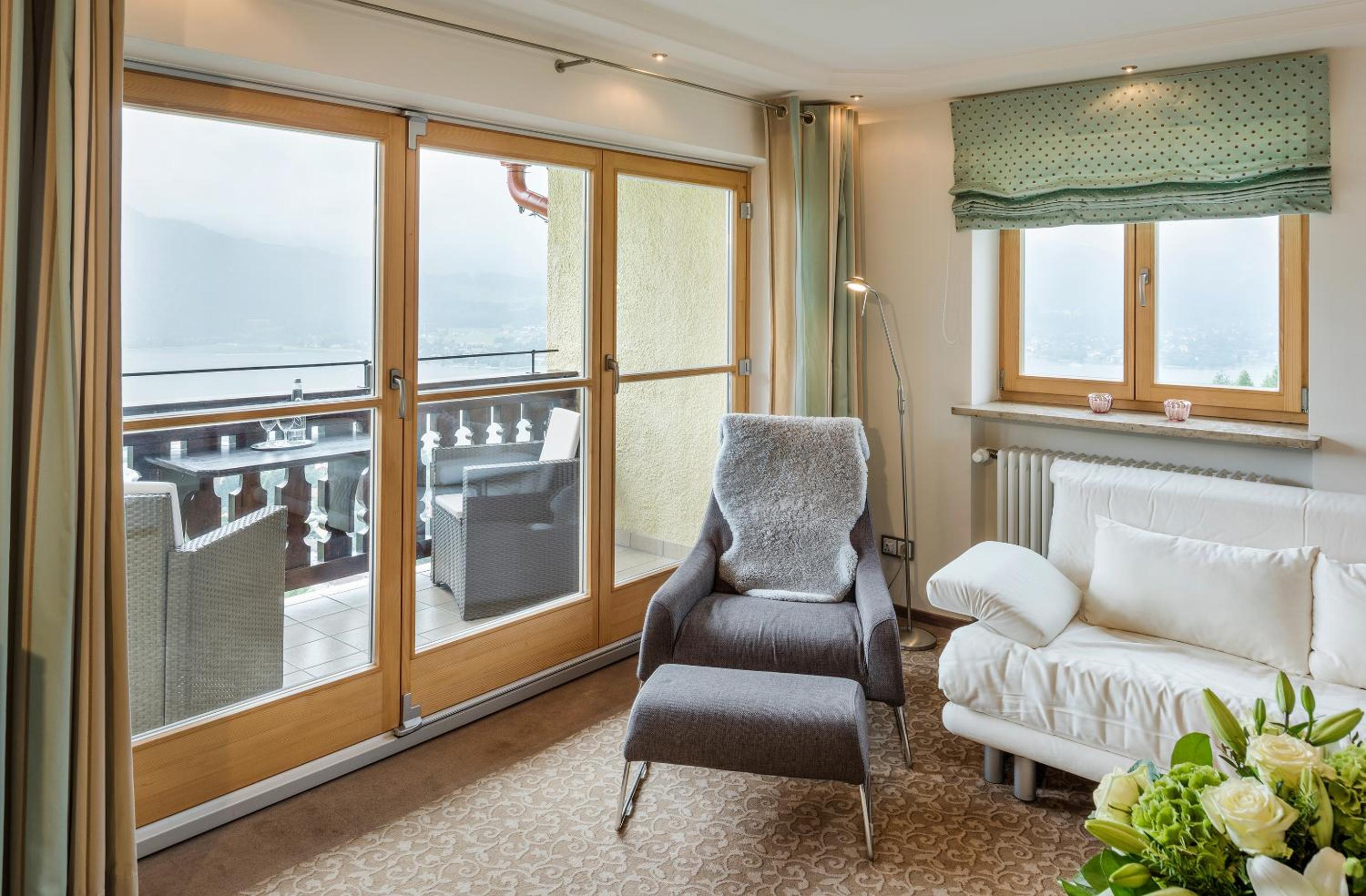 Deluxe Suite with Lake View