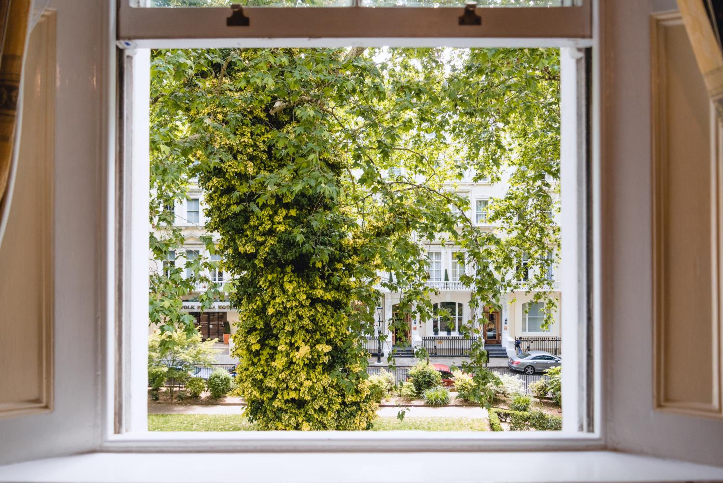 Single Room with Shared Bathroom