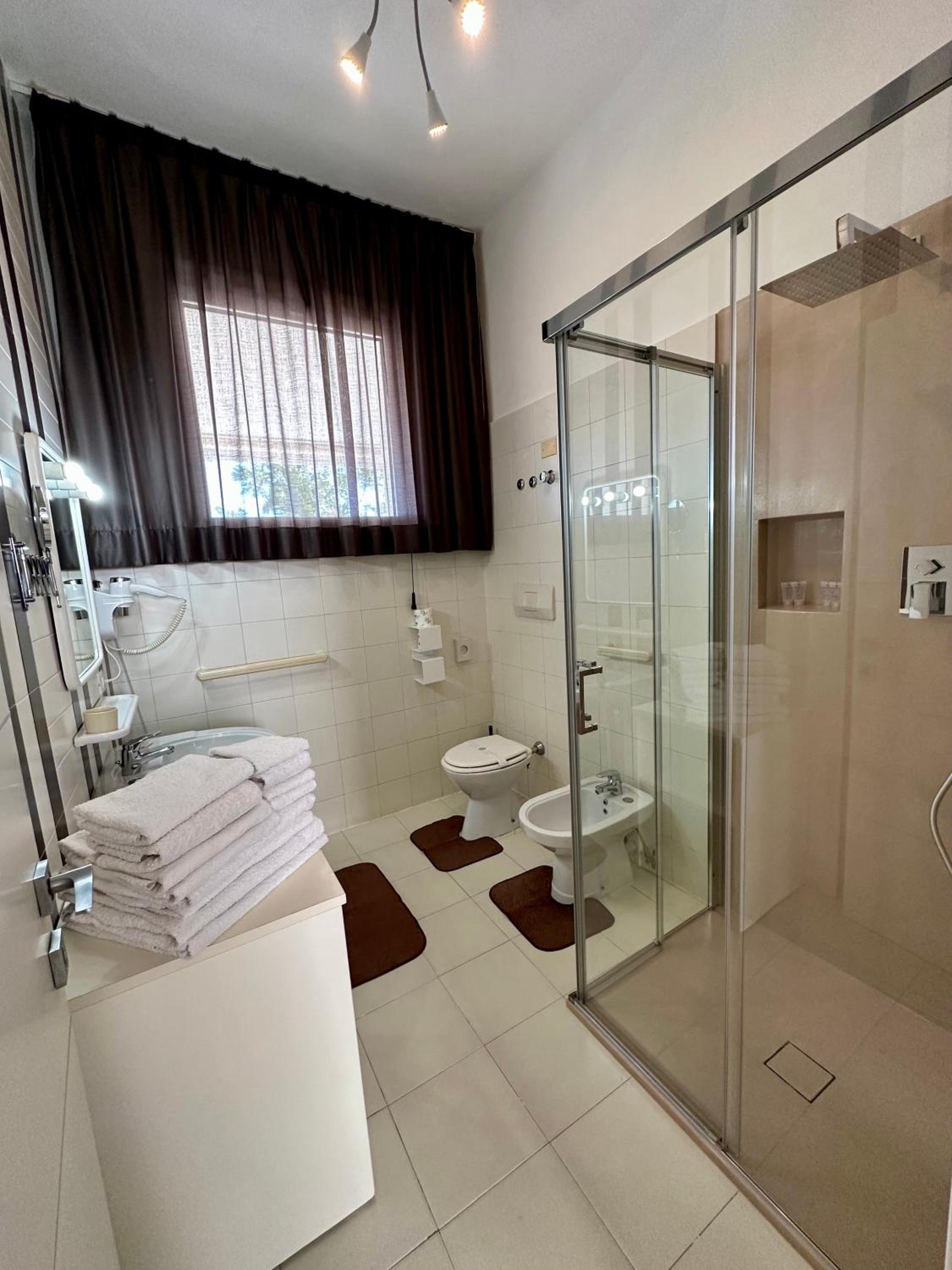 One-Bedroom Apartment with Sea View