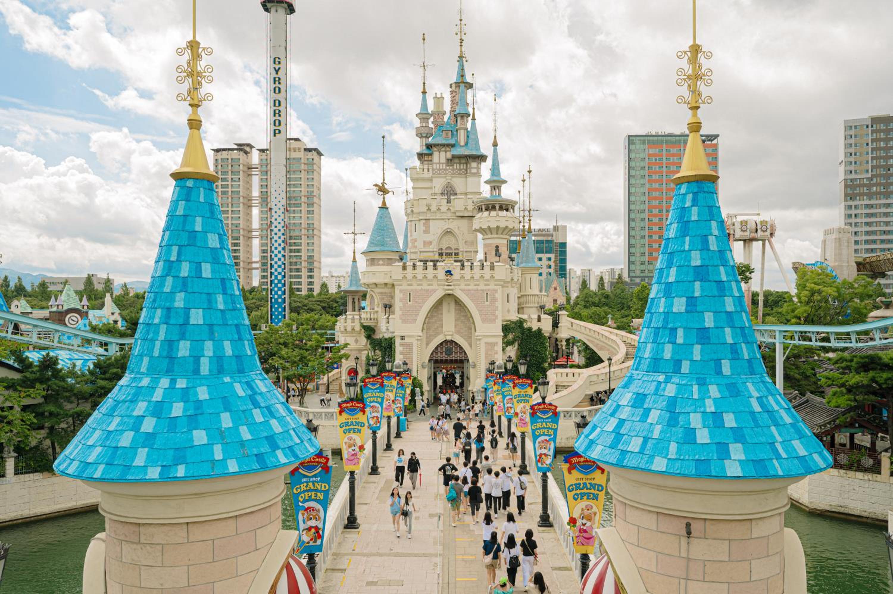 [Lotte World Daily Pass 2ticket] Deluxe Twin Room + Wonder Door