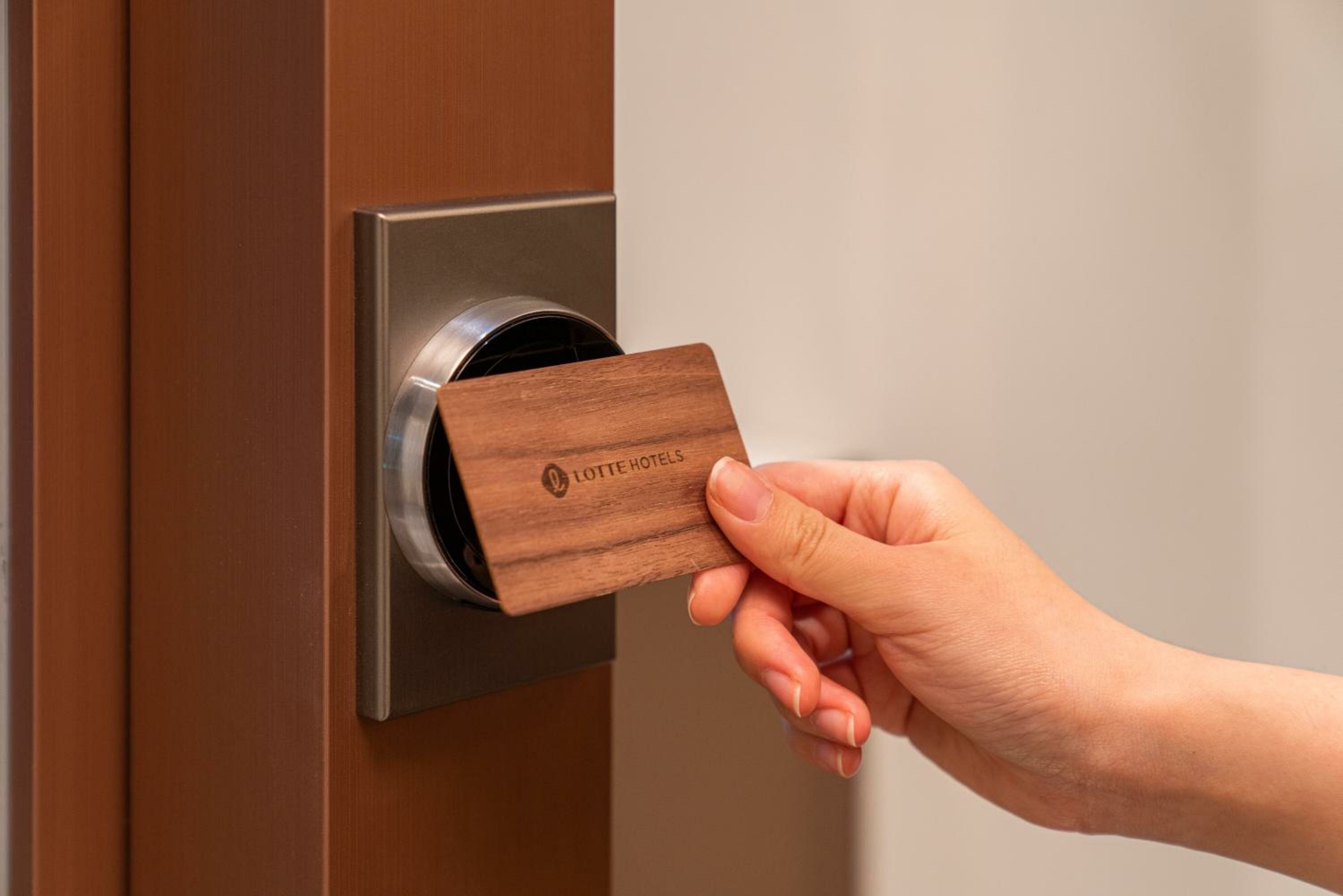 [Lotte World Daily Pass 2ticket] Deluxe Twin Room + Wonder Door