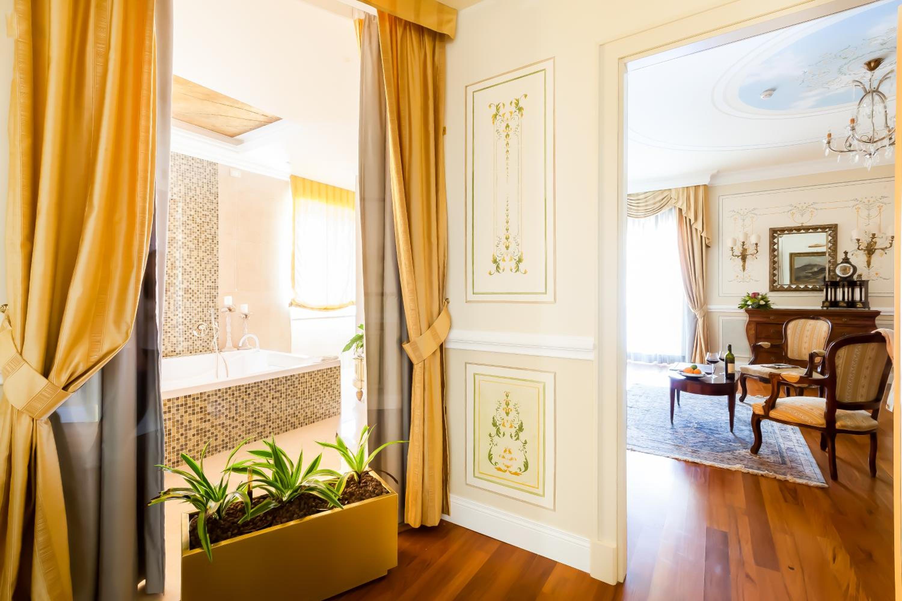 Presidential Suite with Terrace and Square View